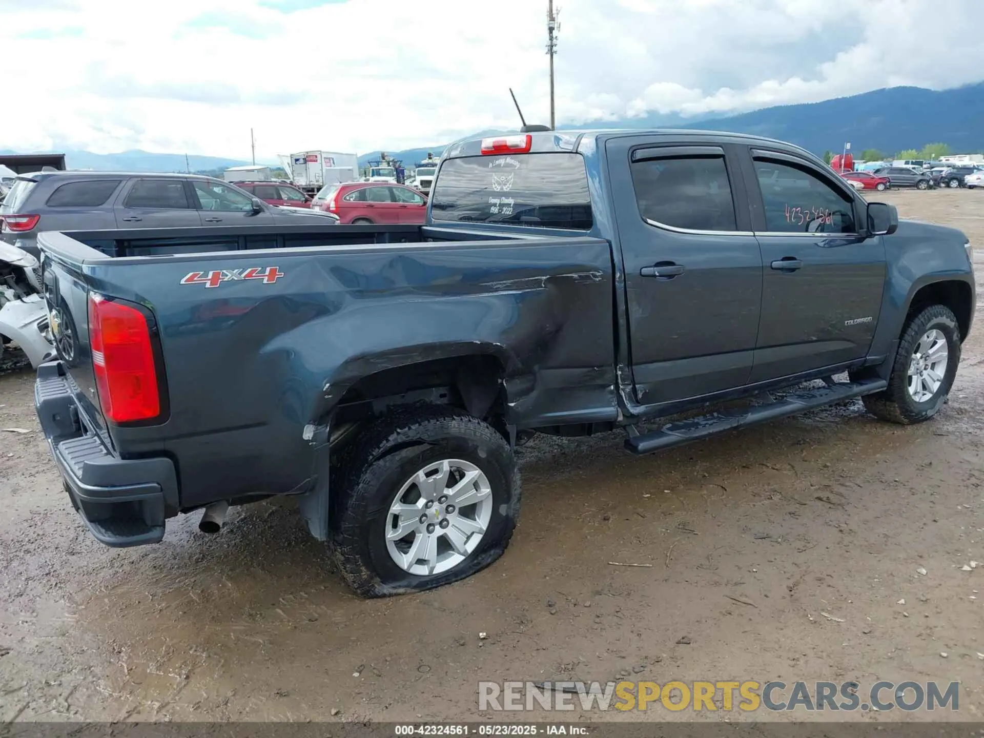 6 Photograph of a damaged car 1GCGTCENXK1117030 CHEVROLET COLORADO 2019