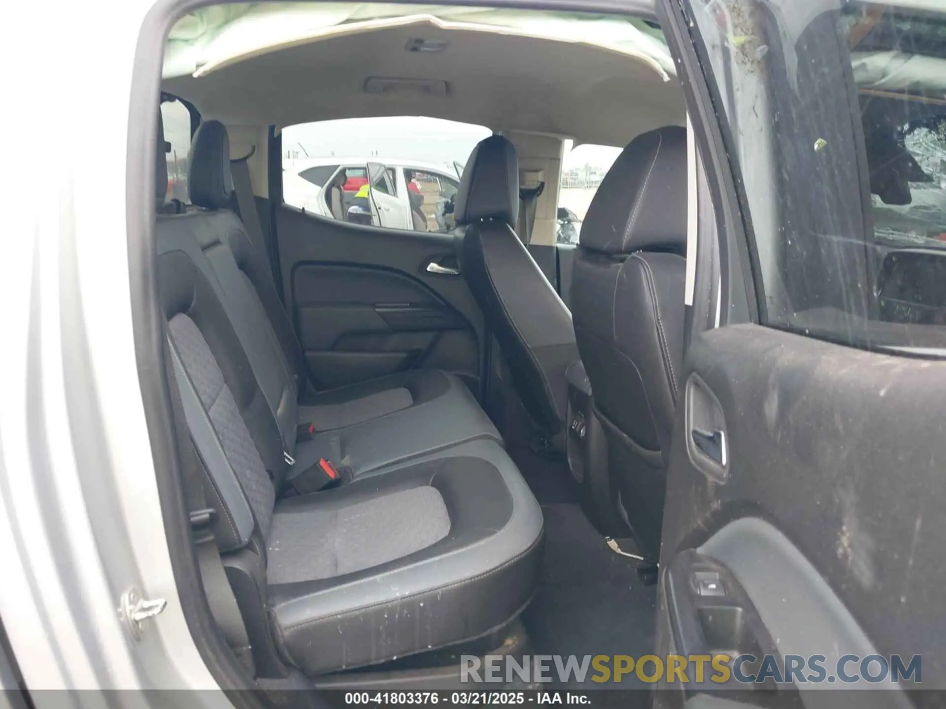 8 Photograph of a damaged car 1GCGTDEN2K1134619 CHEVROLET COLORADO 2019