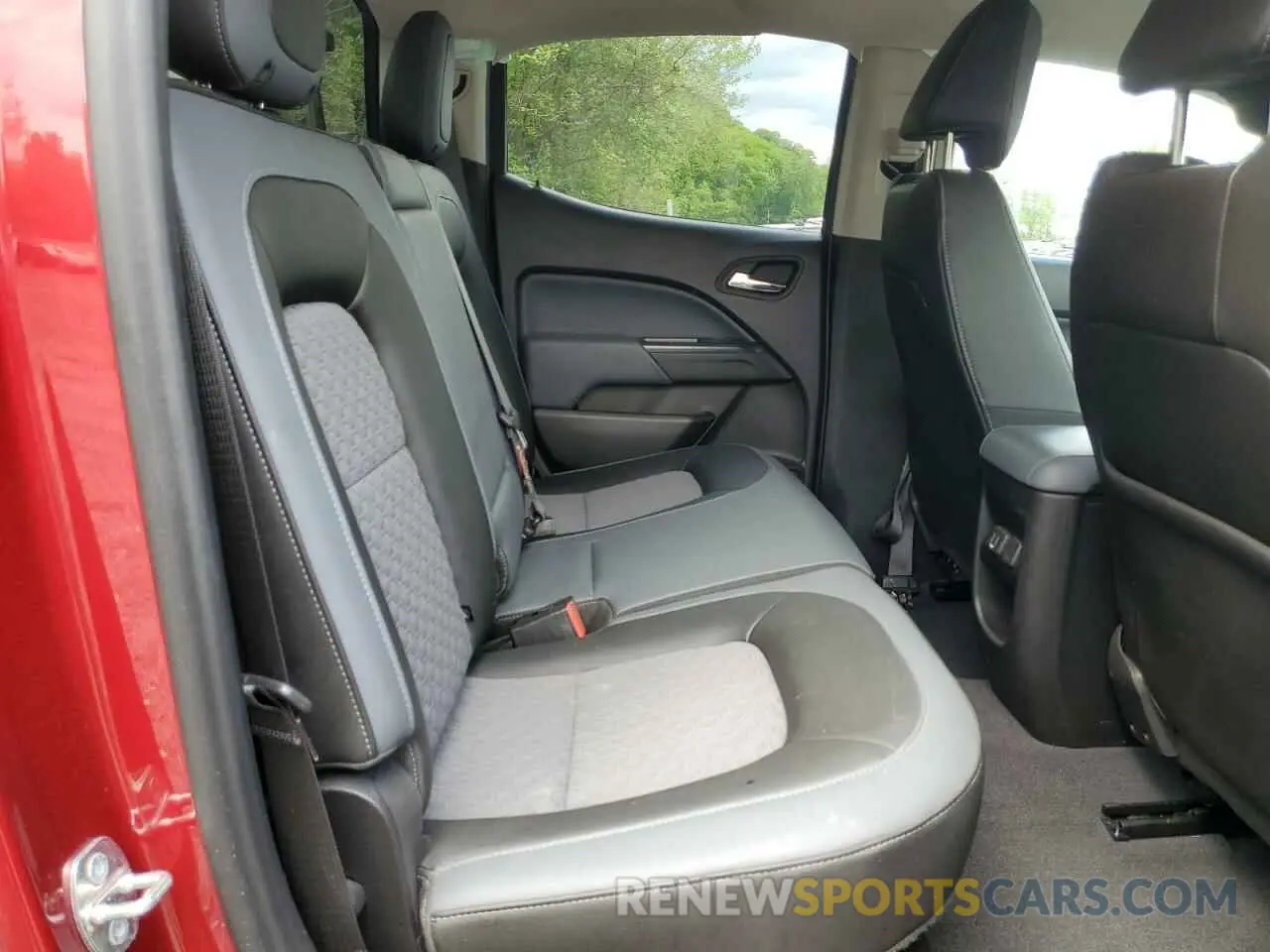 10 Photograph of a damaged car 1GCGTDEN7K1125382 CHEVROLET COLORADO 2019