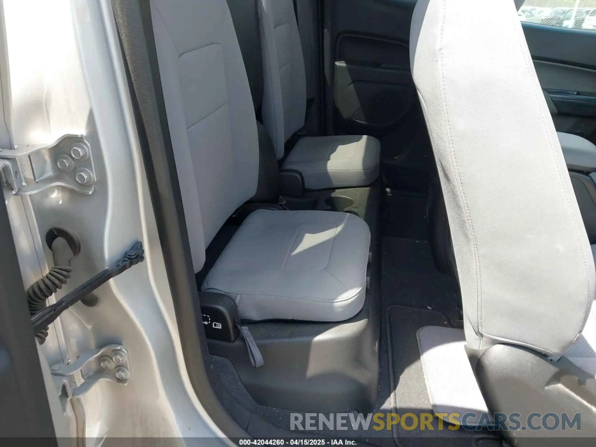 8 Фотография поврежденного автомобиля 1GCHSBEA0K1124986 CHEVROLET COLORADO 2019