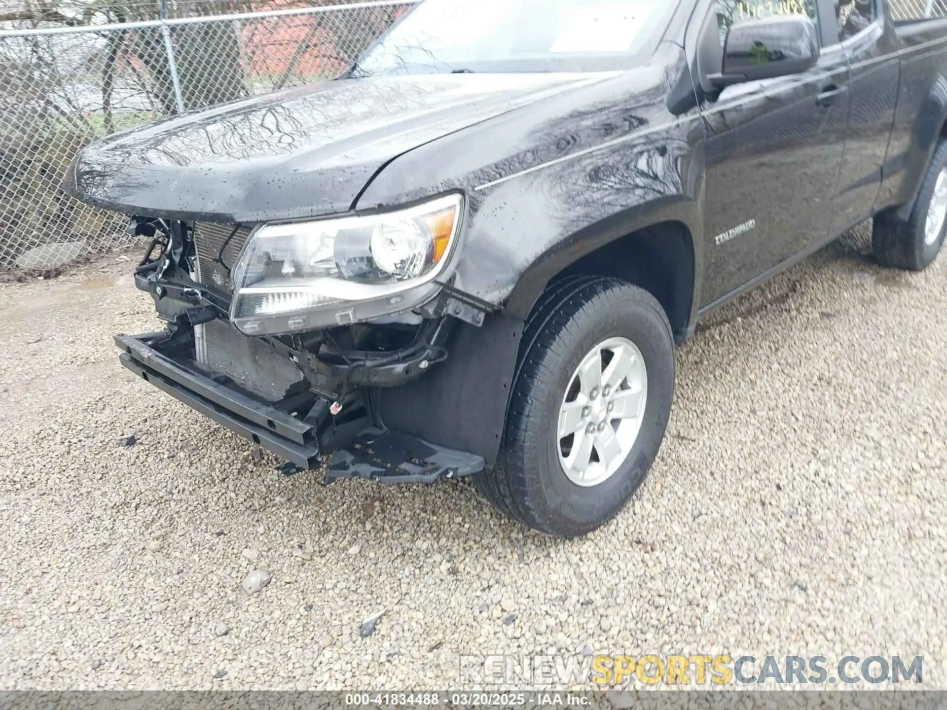 18 Photograph of a damaged car 1GCHSBEA1K1142171 CHEVROLET COLORADO 2019