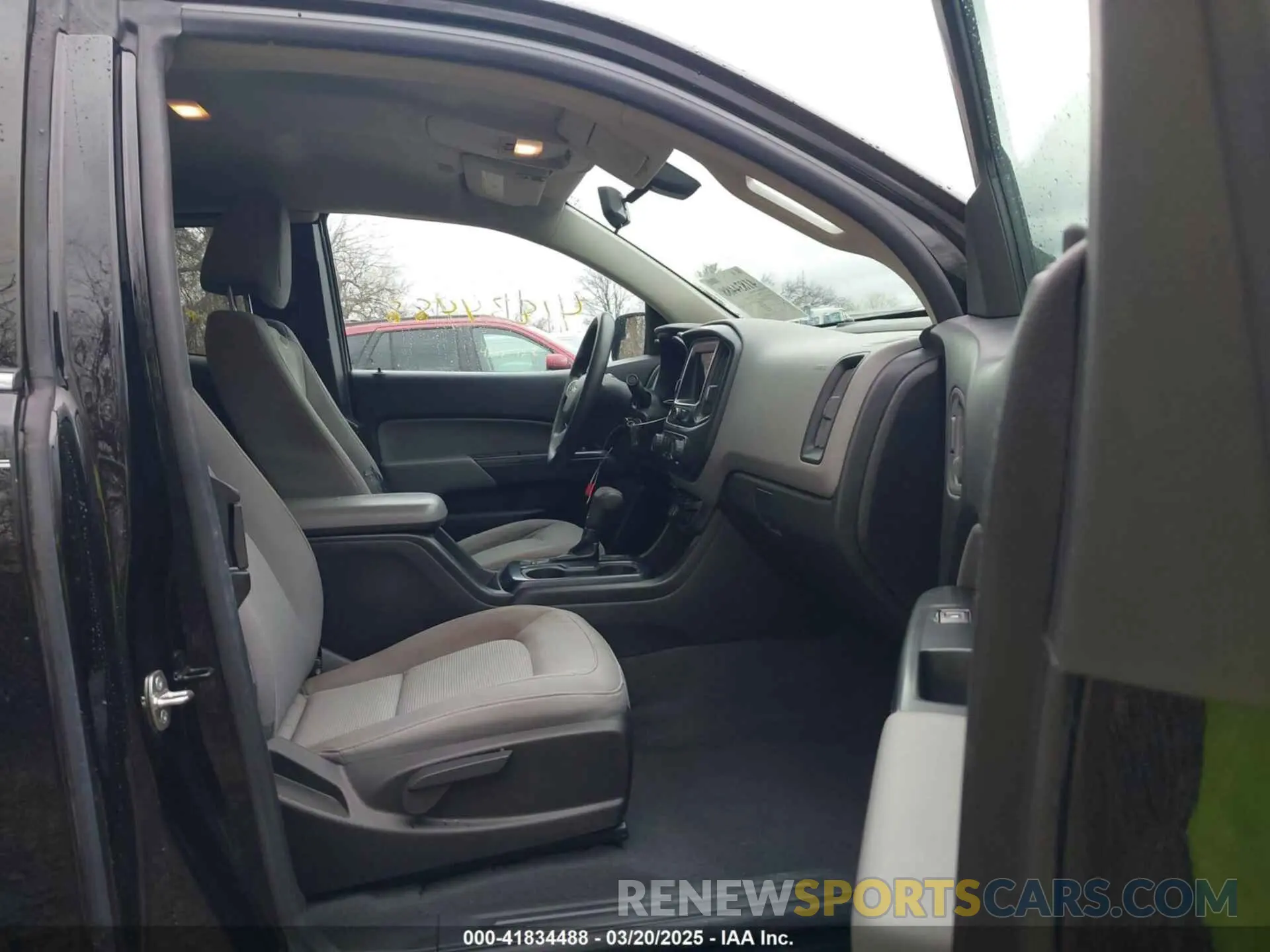 5 Photograph of a damaged car 1GCHSBEA1K1142171 CHEVROLET COLORADO 2019