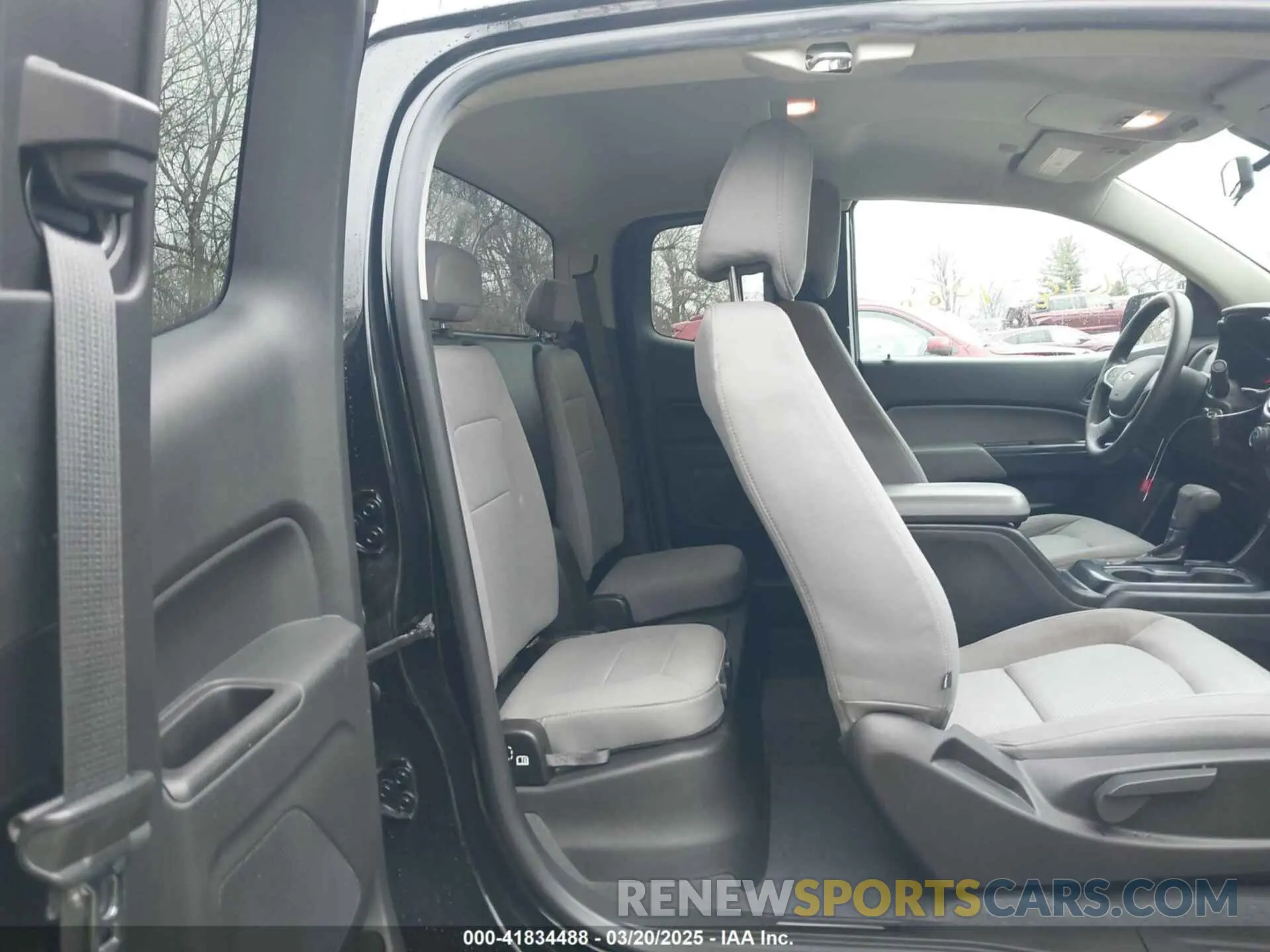 8 Photograph of a damaged car 1GCHSBEA1K1142171 CHEVROLET COLORADO 2019