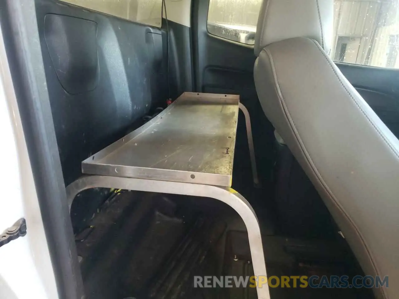 10 Photograph of a damaged car 1GCHSBEA1K1199891 CHEVROLET COLORADO 2019
