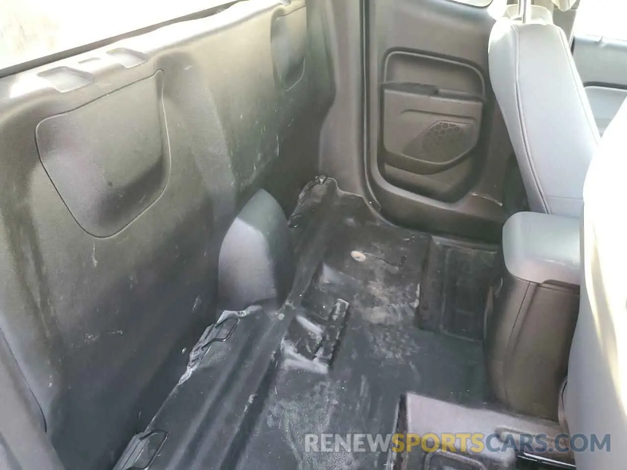 10 Photograph of a damaged car 1GCHSBEA1K1212526 CHEVROLET COLORADO 2019