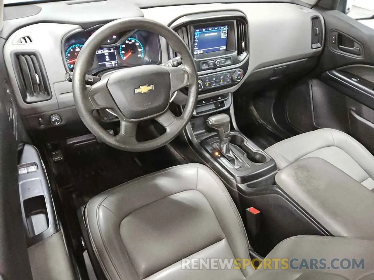 8 Photograph of a damaged car 1GCHSBEA1K1327305 CHEVROLET COLORADO 2019