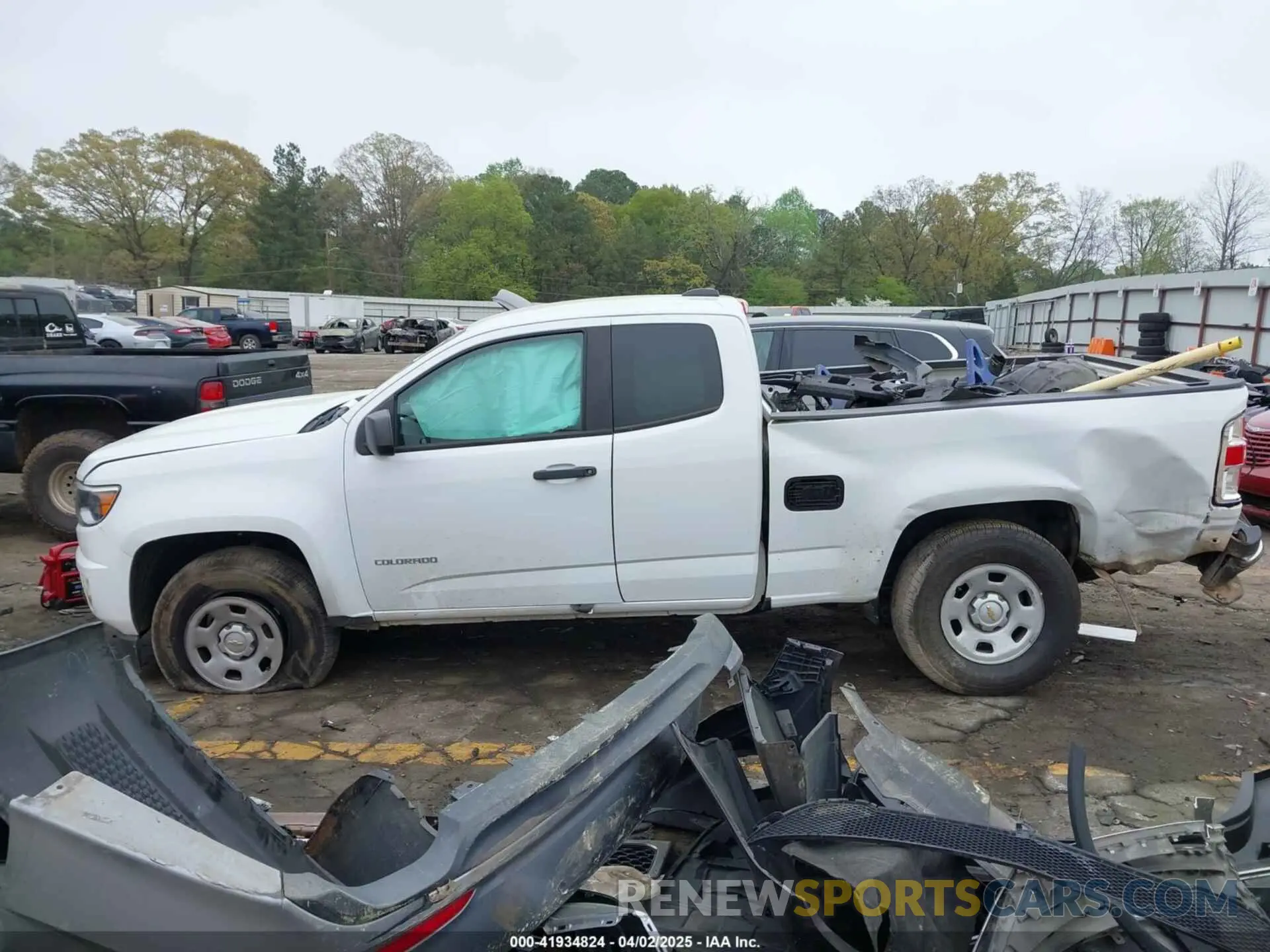 14 Photograph of a damaged car 1GCHSBEA4K1170109 CHEVROLET COLORADO 2019