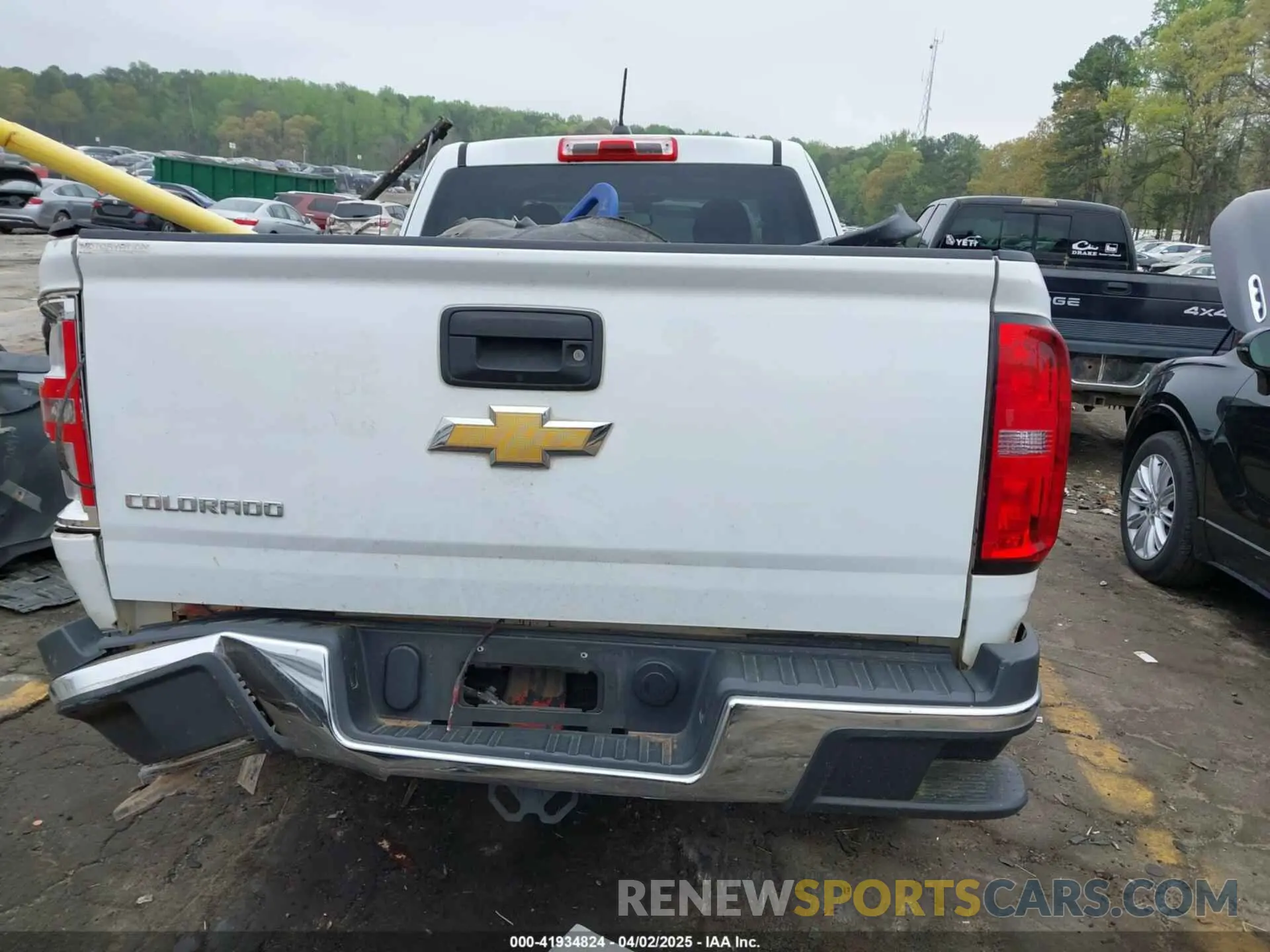 16 Photograph of a damaged car 1GCHSBEA4K1170109 CHEVROLET COLORADO 2019