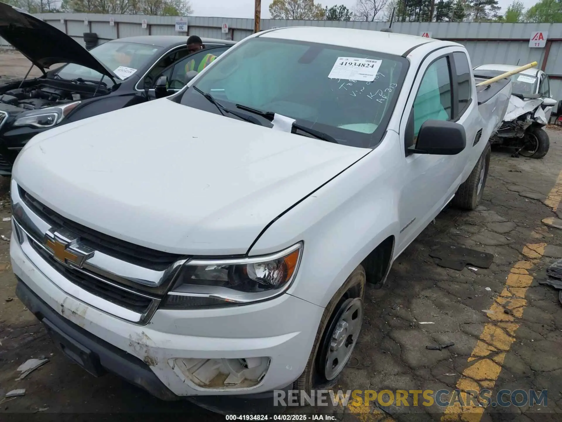 2 Photograph of a damaged car 1GCHSBEA4K1170109 CHEVROLET COLORADO 2019