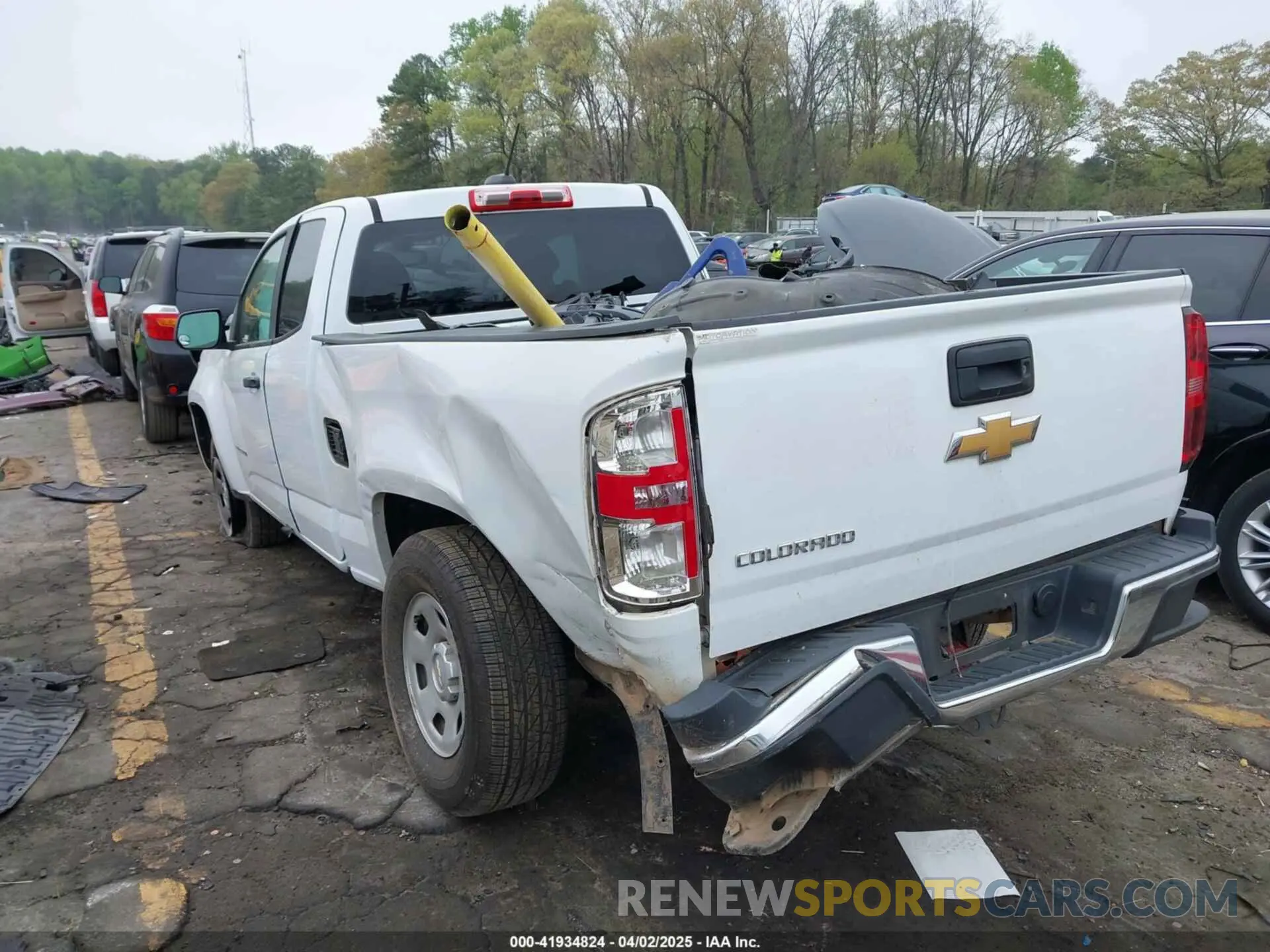 3 Photograph of a damaged car 1GCHSBEA4K1170109 CHEVROLET COLORADO 2019