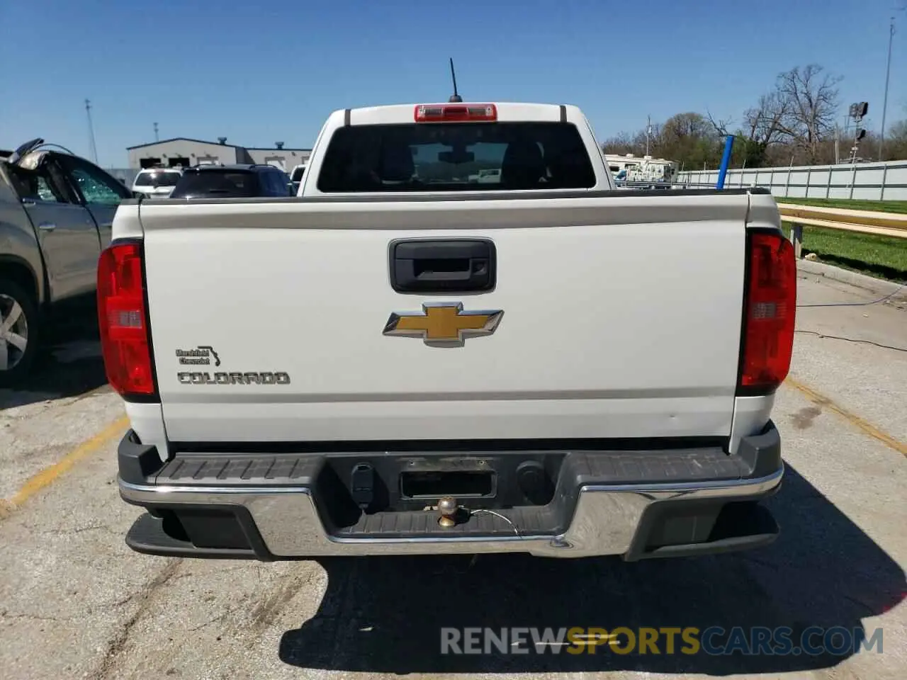 6 Photograph of a damaged car 1GCHSBEA6K1151142 CHEVROLET COLORADO 2019