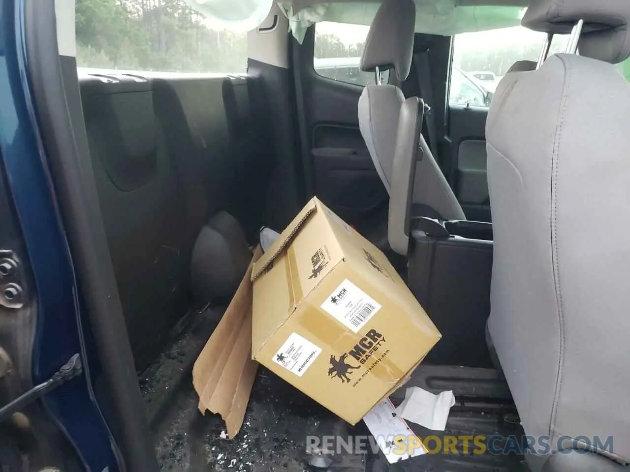 10 Photograph of a damaged car 1GCHSBEA6K1223845 CHEVROLET COLORADO 2019
