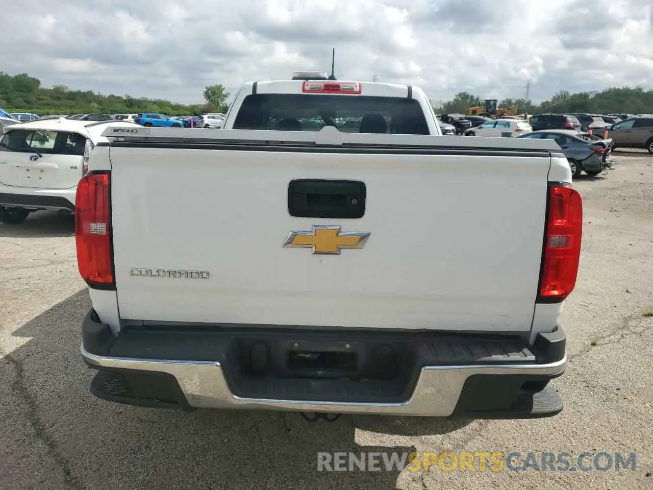 6 Photograph of a damaged car 1GCHSBEA8K1194333 CHEVROLET COLORADO 2019