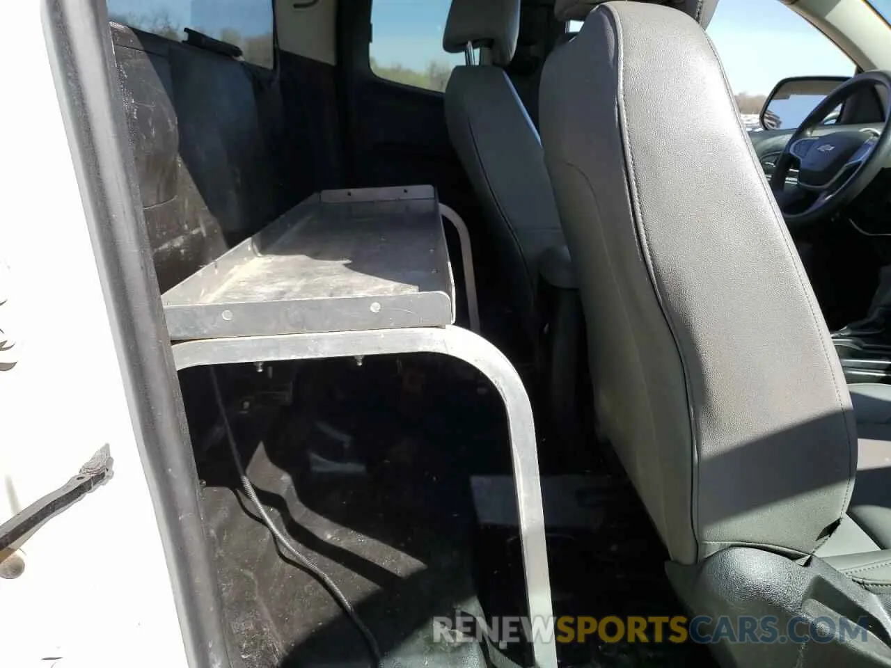 10 Photograph of a damaged car 1GCHSBEAXK1282316 CHEVROLET COLORADO 2019