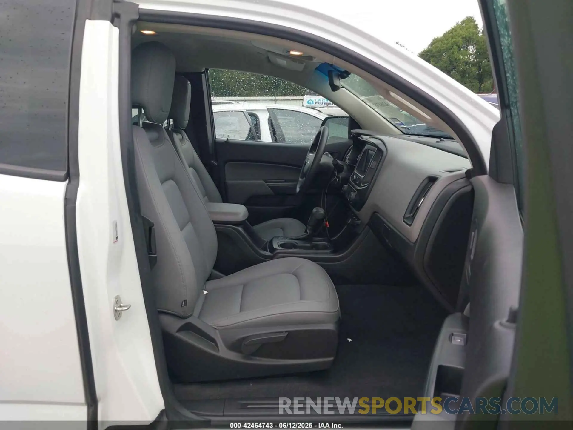 5 Photograph of a damaged car 1GCHSBEN4K1121267 CHEVROLET COLORADO 2019