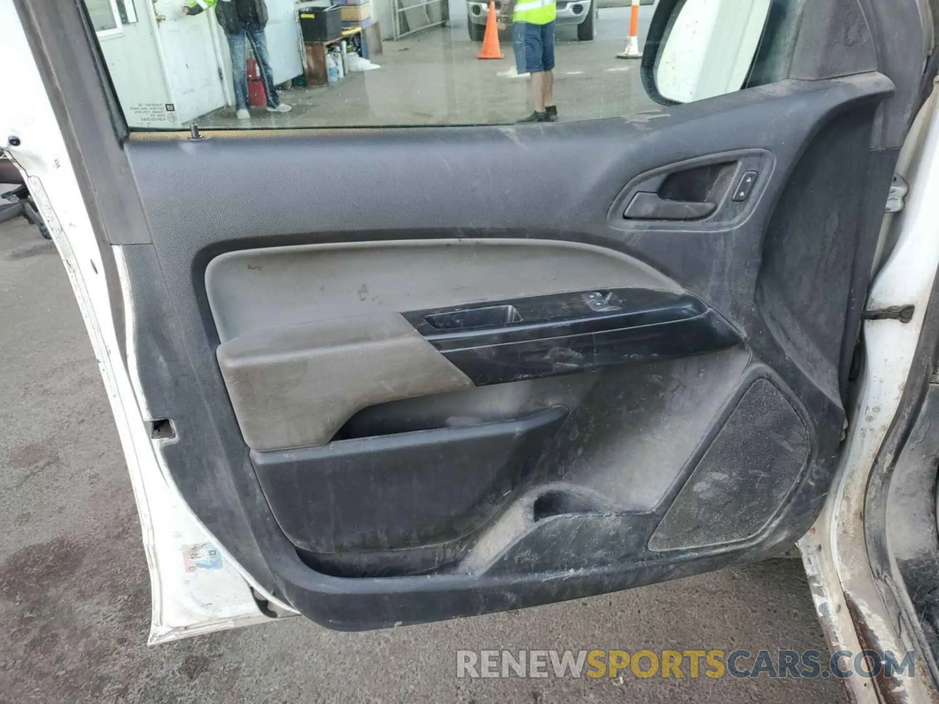 2 Photograph of a damaged car 1GCHTBEA3K1175332 CHEVROLET COLORADO 2019