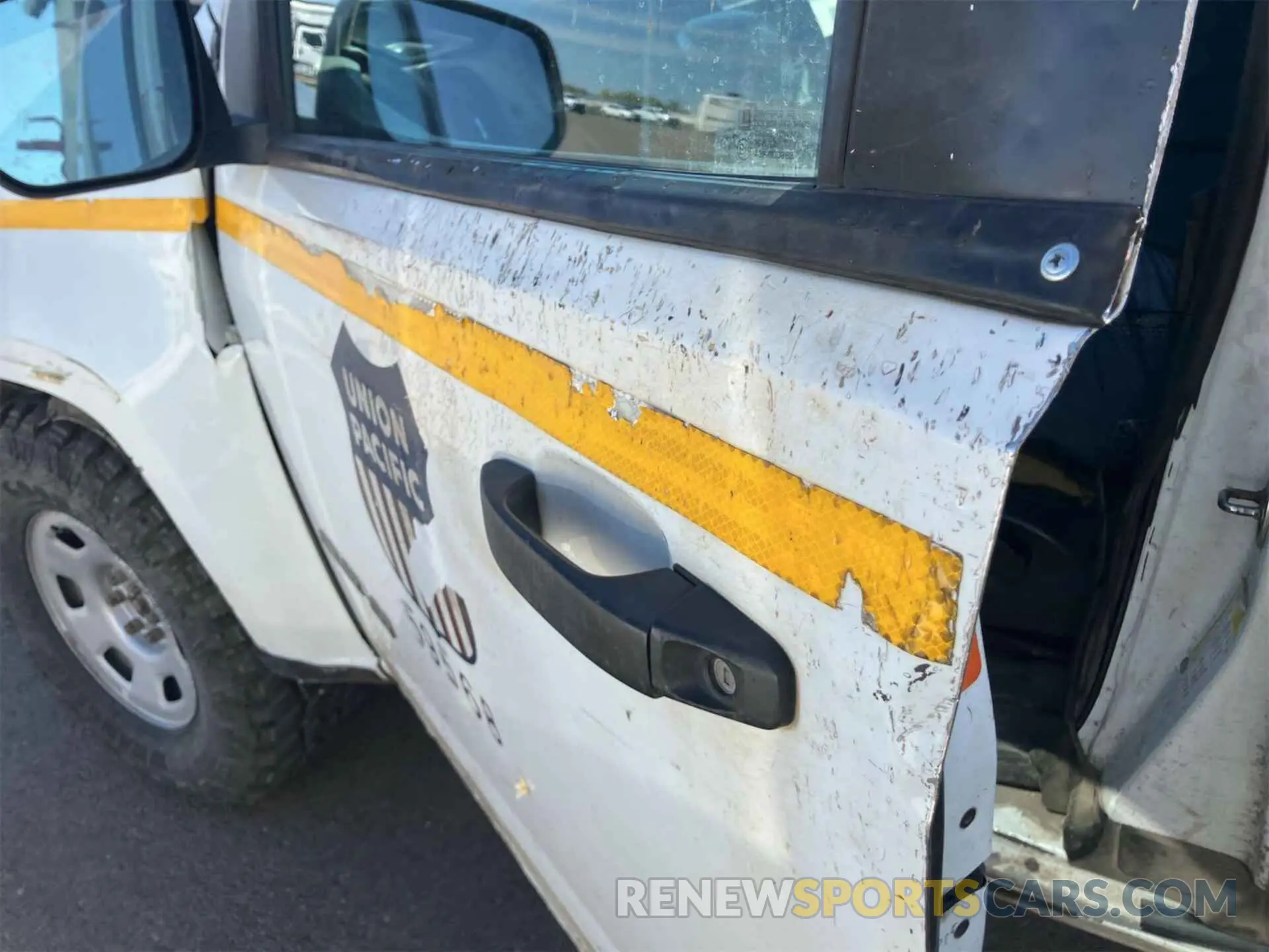 27 Photograph of a damaged car 1GCHTBEA3K1175332 CHEVROLET COLORADO 2019