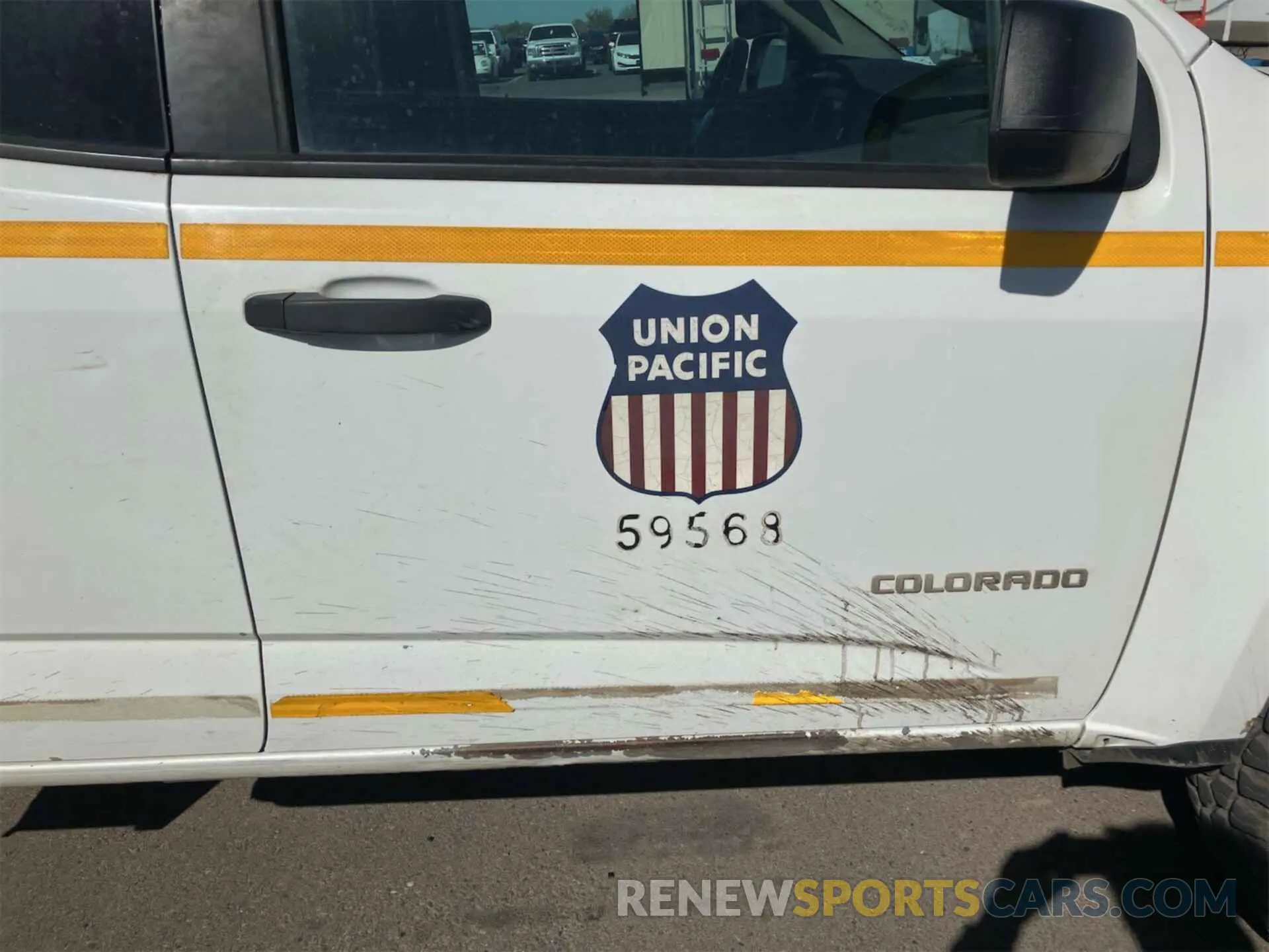 28 Photograph of a damaged car 1GCHTBEA3K1175332 CHEVROLET COLORADO 2019