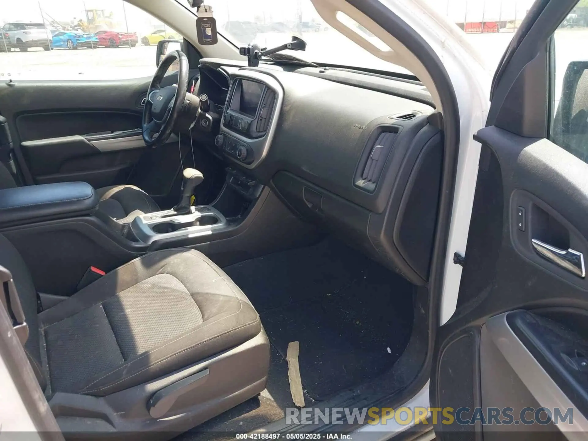 5 Photograph of a damaged car 1GCHTCEA8K1124639 CHEVROLET COLORADO 2019