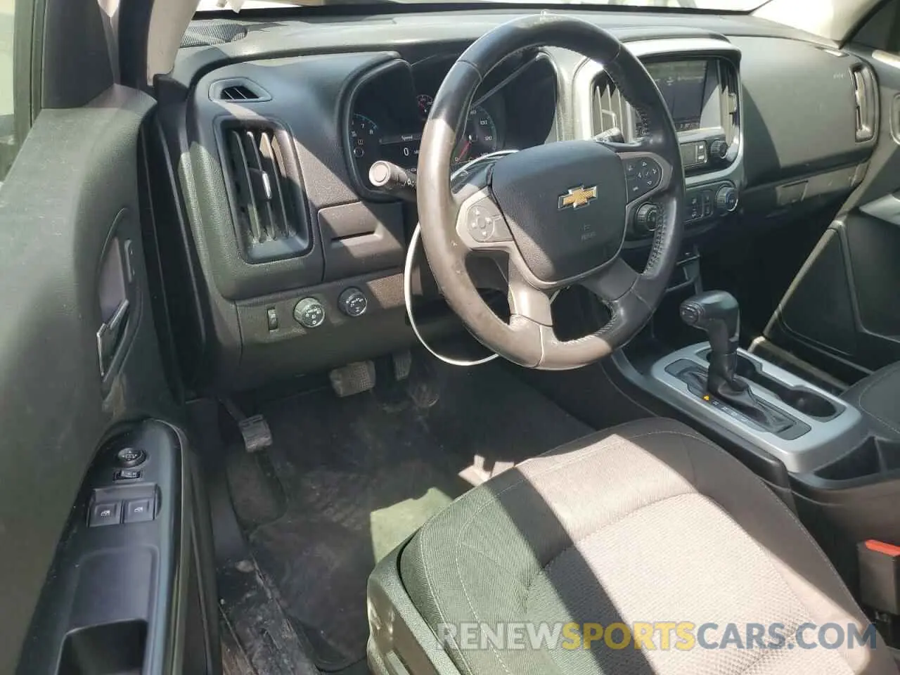 8 Photograph of a damaged car 1GCHTCEN4K1318510 CHEVROLET COLORADO 2019