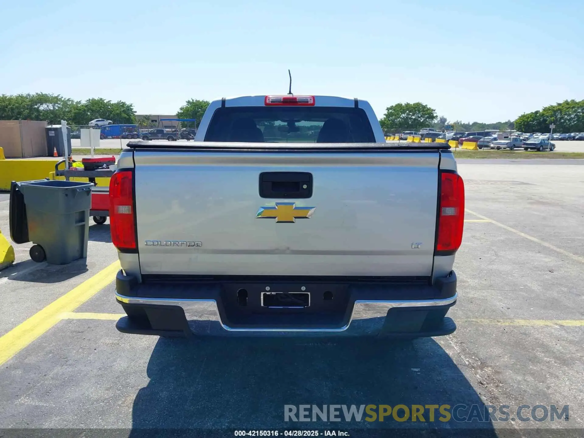 16 Photograph of a damaged car 1GCGSBEA1L1105425 CHEVROLET COLORADO 2020