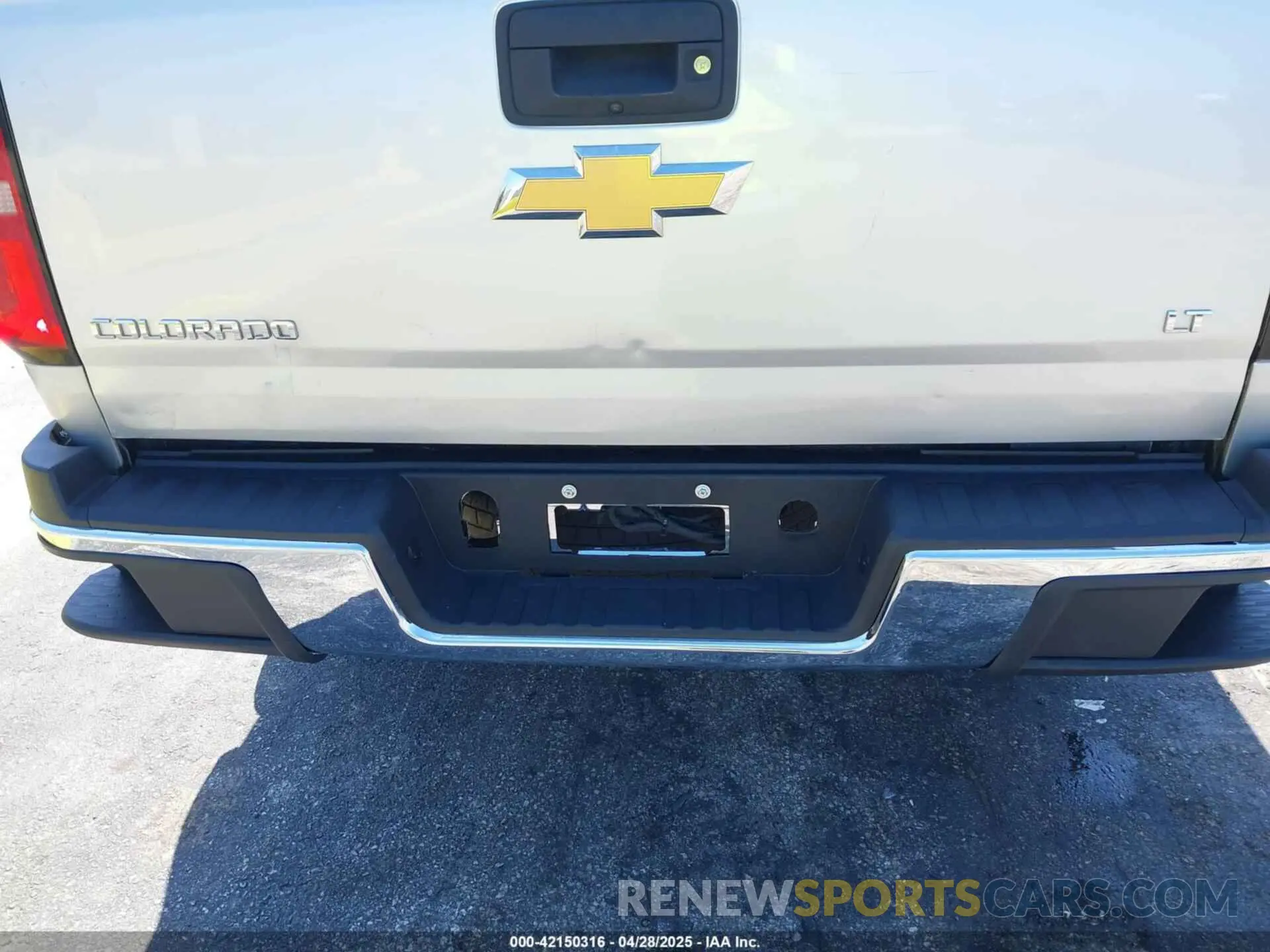 17 Photograph of a damaged car 1GCGSBEA1L1105425 CHEVROLET COLORADO 2020