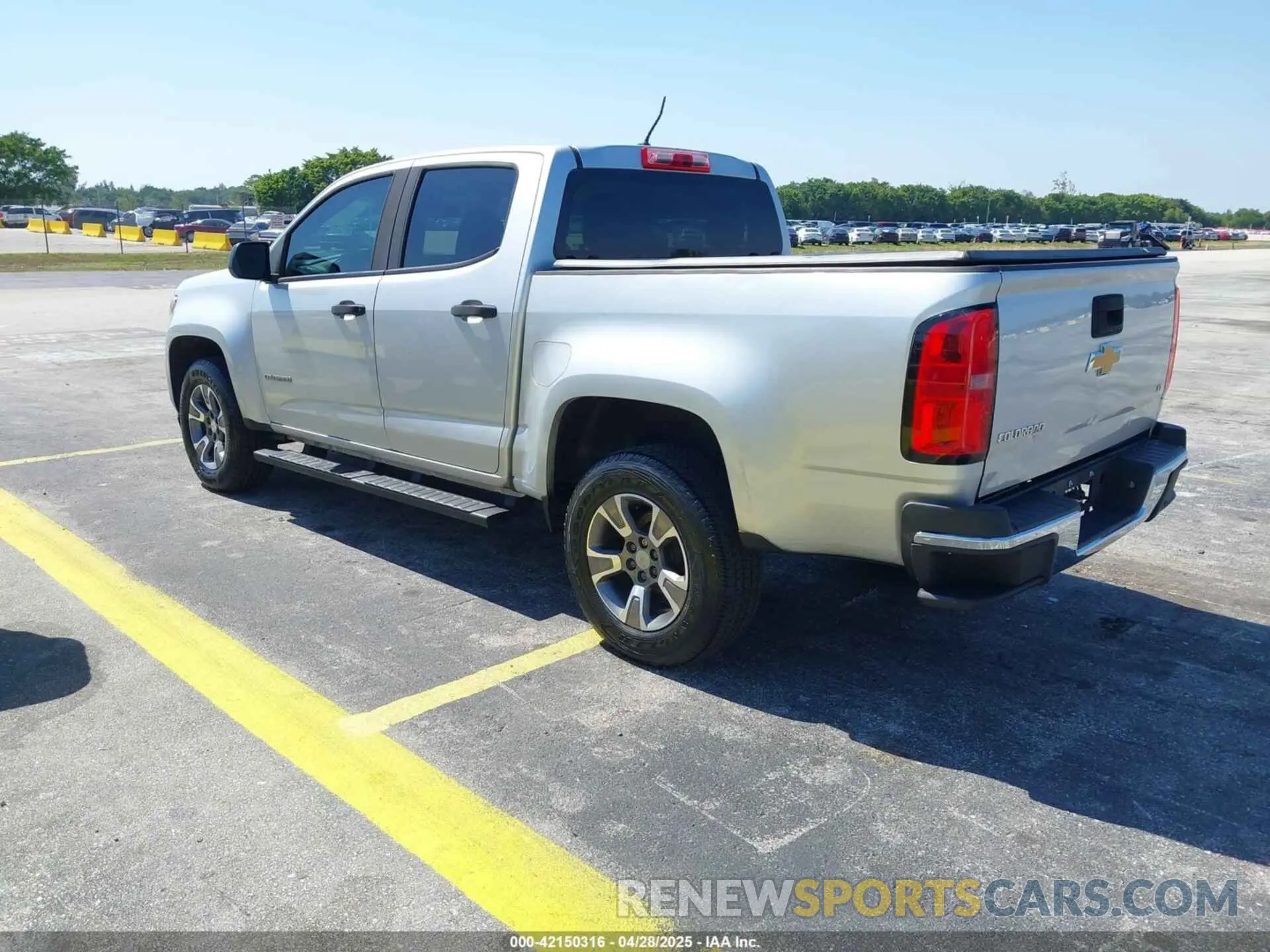 3 Photograph of a damaged car 1GCGSBEA1L1105425 CHEVROLET COLORADO 2020