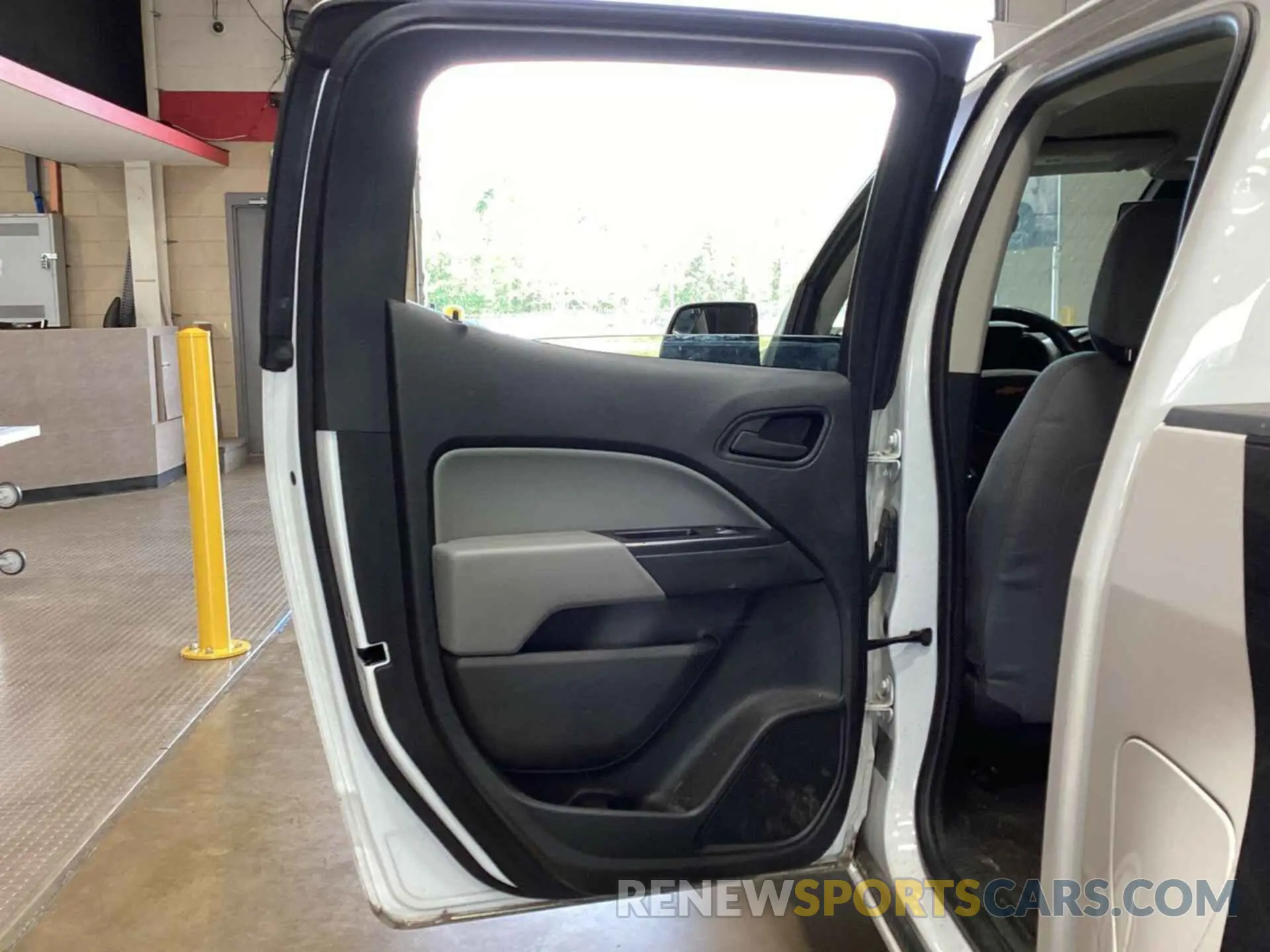 7 Photograph of a damaged car 1GCGSBEN4L1132699 CHEVROLET COLORADO 2020