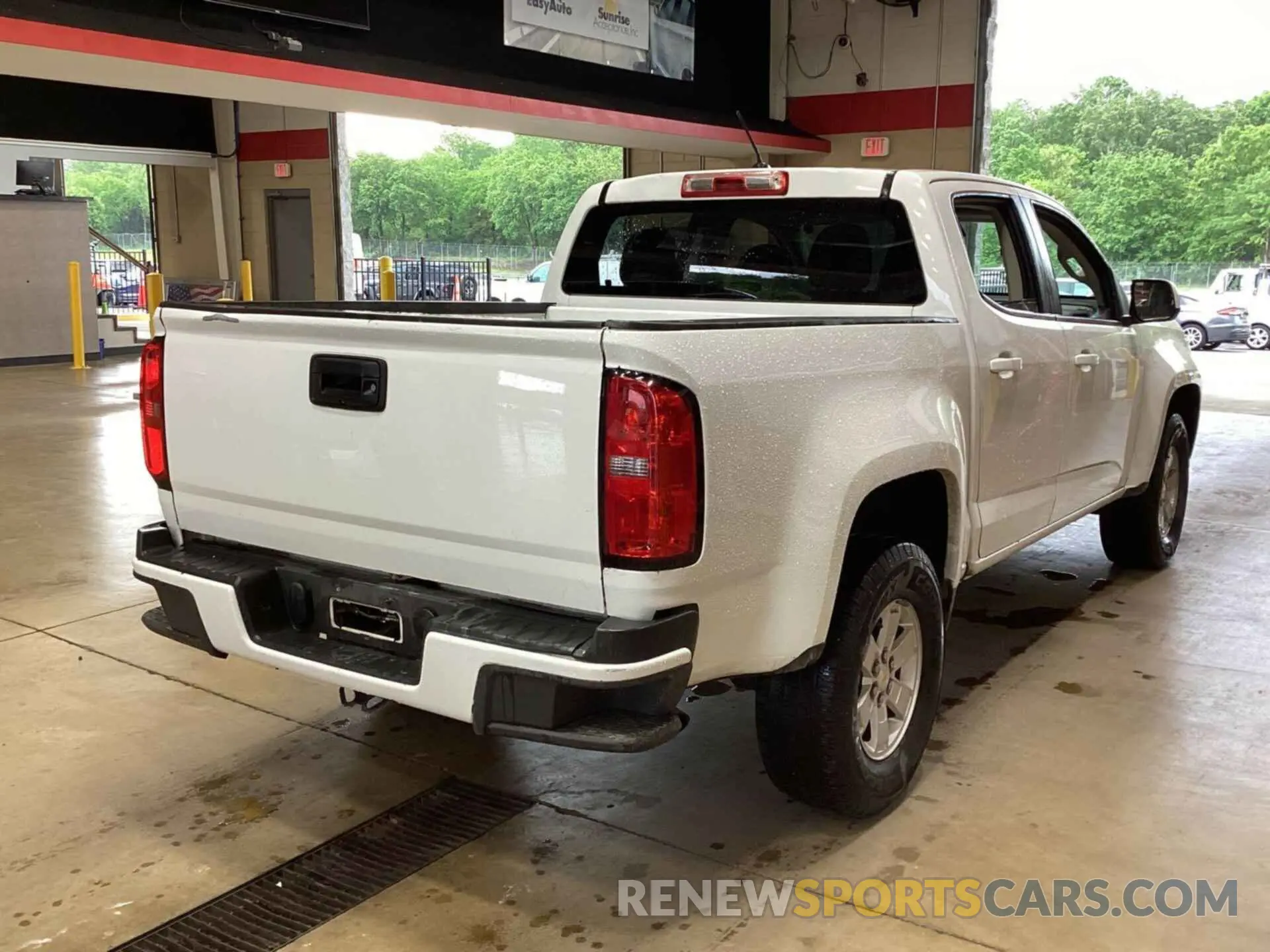 8 Photograph of a damaged car 1GCGSBEN4L1132699 CHEVROLET COLORADO 2020