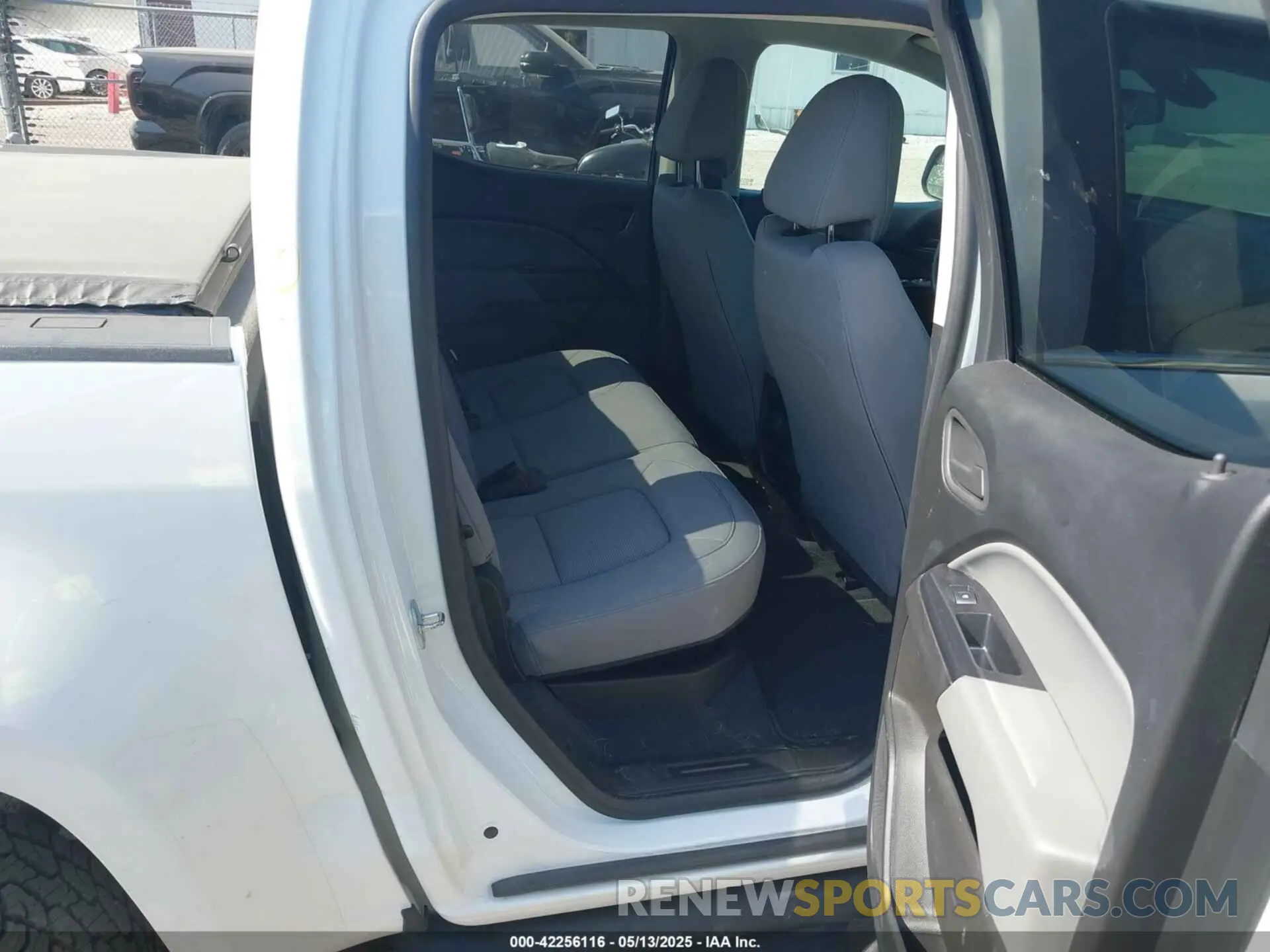8 Фотография поврежденного автомобиля 1GCGTBEN4L1227194 CHEVROLET COLORADO 2020