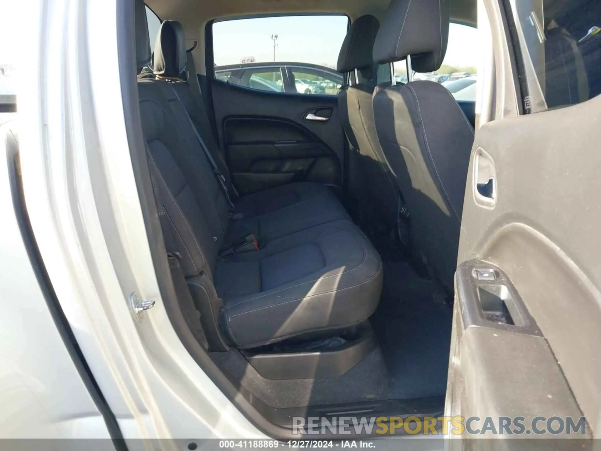 8 Photograph of a damaged car 1GCGTCEN6L1202786 CHEVROLET COLORADO 2020