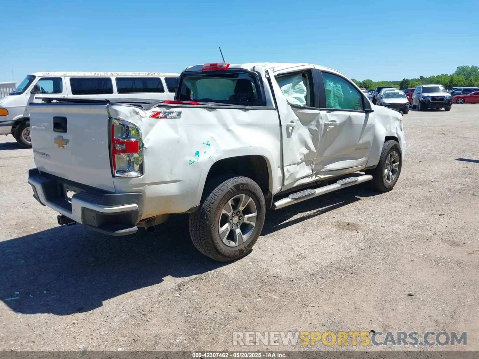 4 Photograph of a damaged car 1GCGTDEN7L1100080 CHEVROLET COLORADO 2020