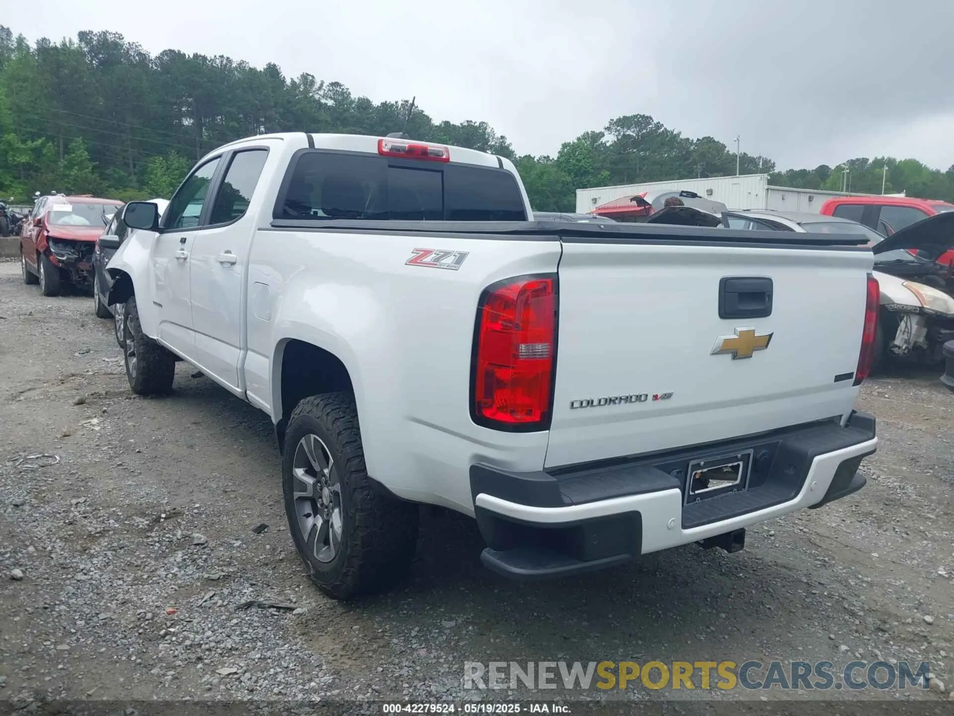 3 Photograph of a damaged car 1GCGTDEN8L1238033 CHEVROLET COLORADO 2020