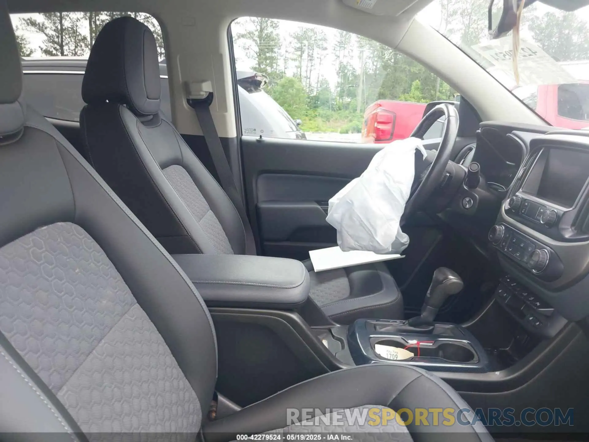 5 Photograph of a damaged car 1GCGTDEN8L1238033 CHEVROLET COLORADO 2020