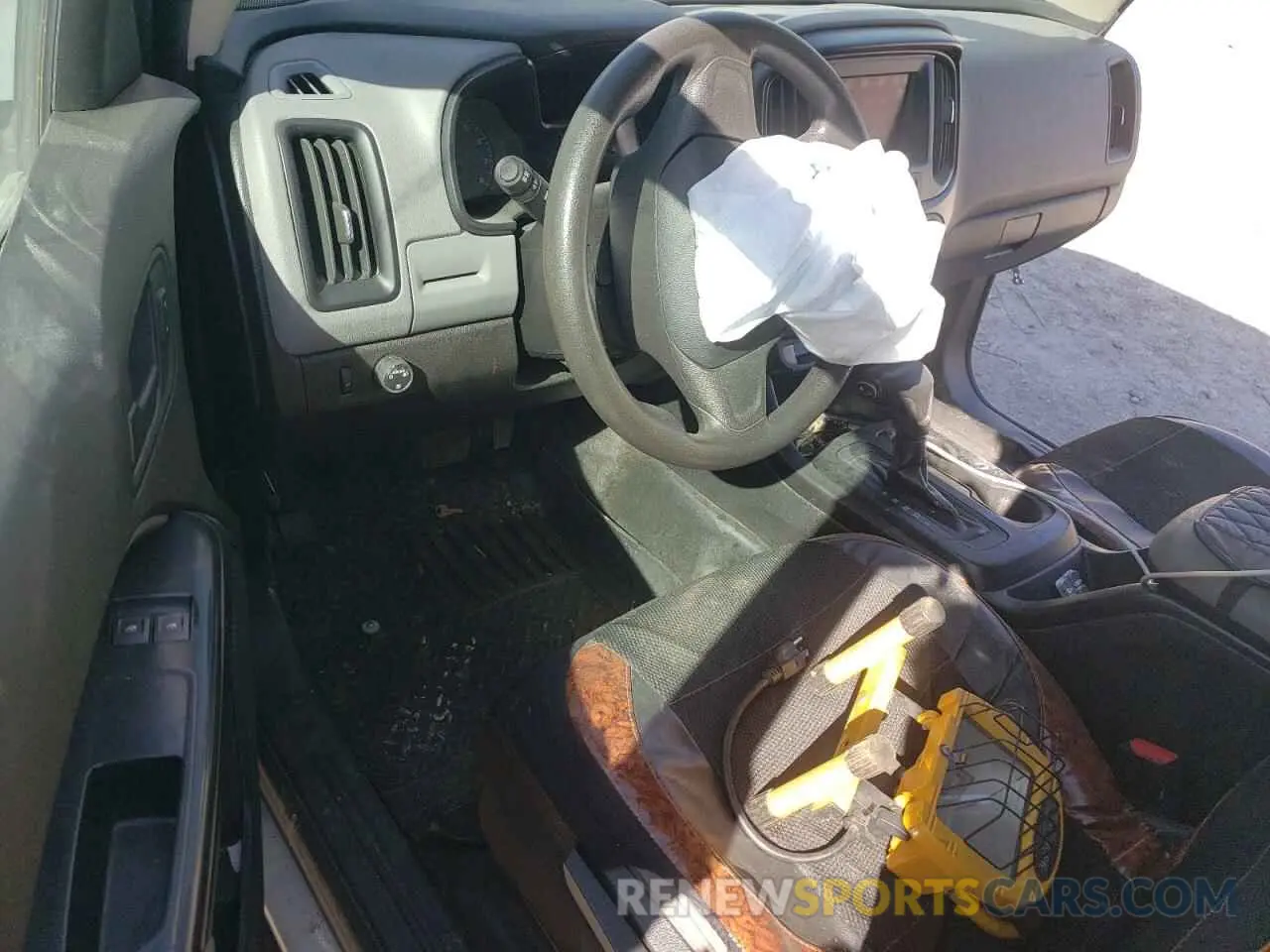8 Photograph of a damaged car 1GCHSBEA3L1202386 CHEVROLET COLORADO 2020