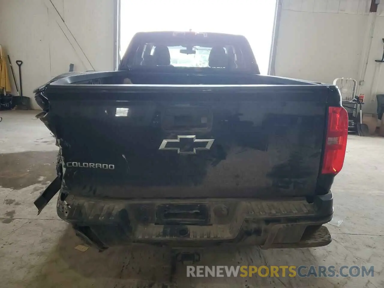 6 Photograph of a damaged car 1GCHSBEA3L1241009 CHEVROLET COLORADO 2020