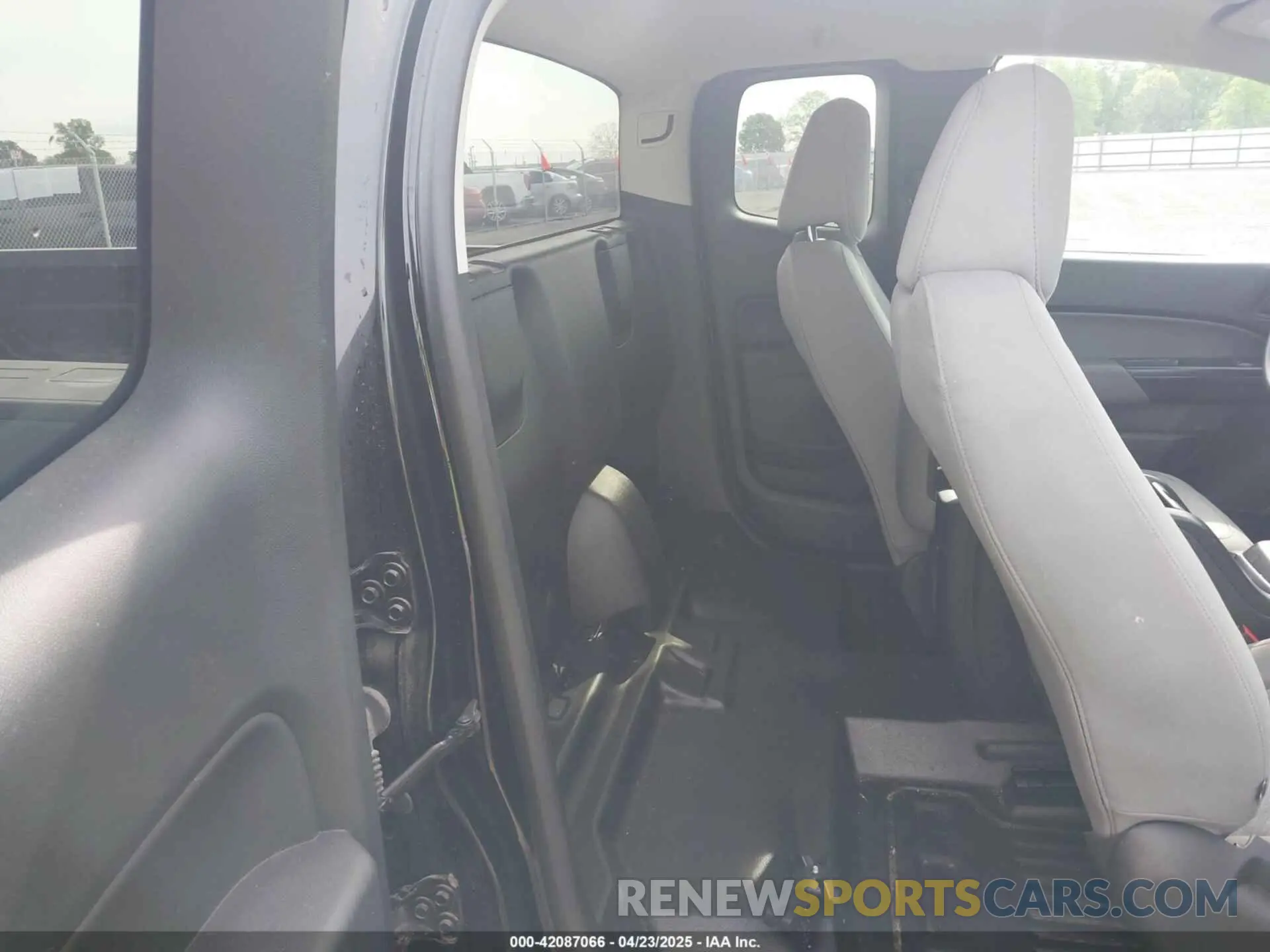 8 Фотография поврежденного автомобиля 1GCHSBEA6L1233776 CHEVROLET COLORADO 2020