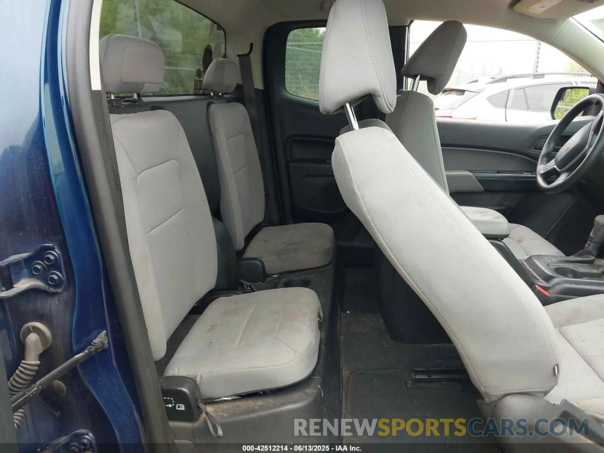 8 Photograph of a damaged car 1GCHSBEA7L1129426 CHEVROLET COLORADO 2020