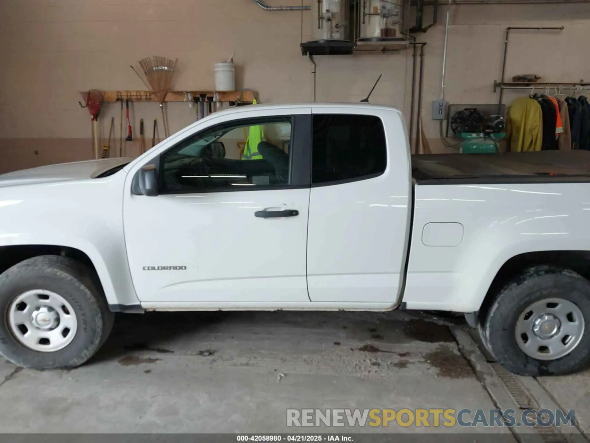 14 Photograph of a damaged car 1GCHSBEA9L1190020 CHEVROLET COLORADO 2020