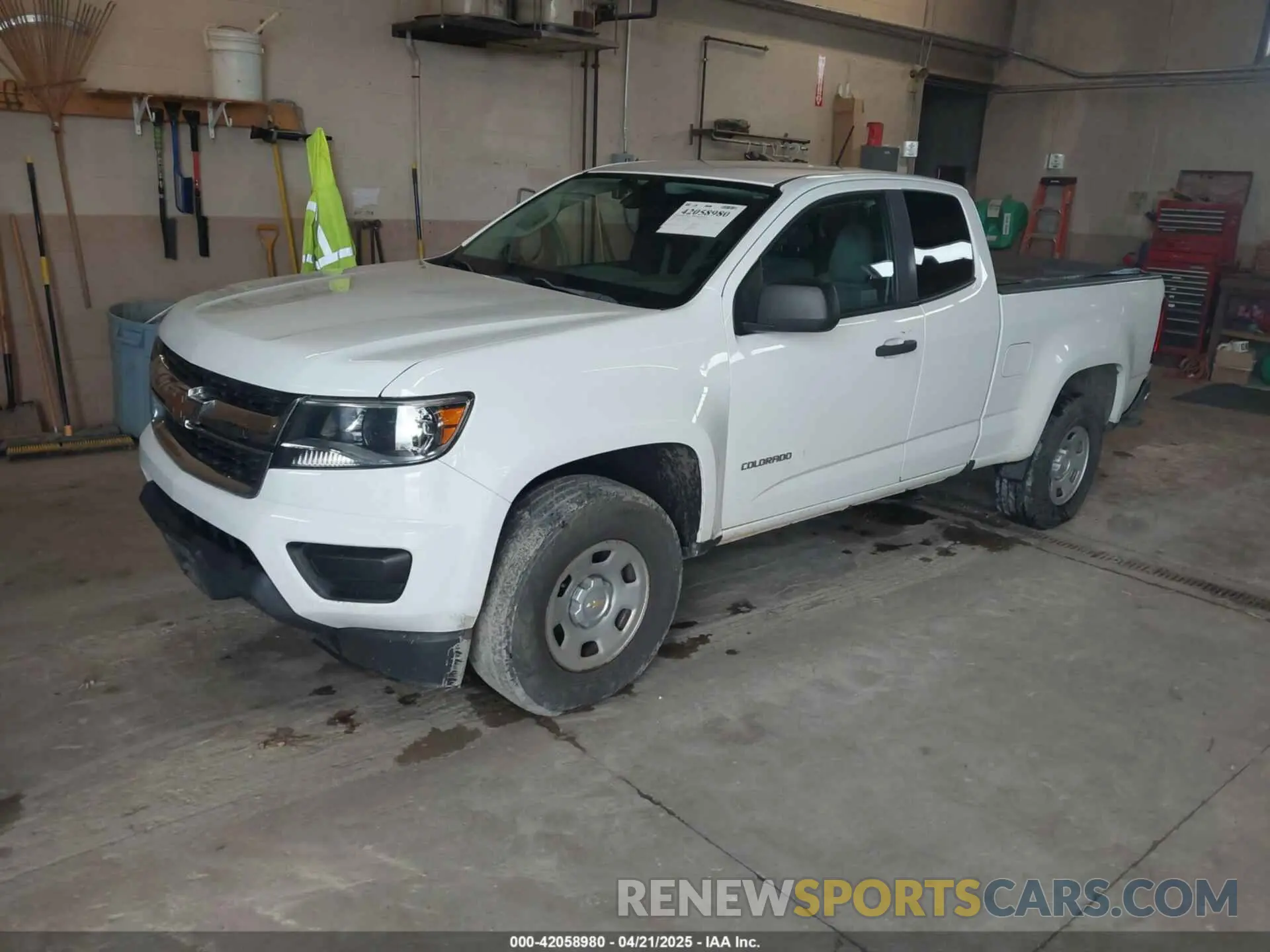 2 Photograph of a damaged car 1GCHSBEA9L1190020 CHEVROLET COLORADO 2020