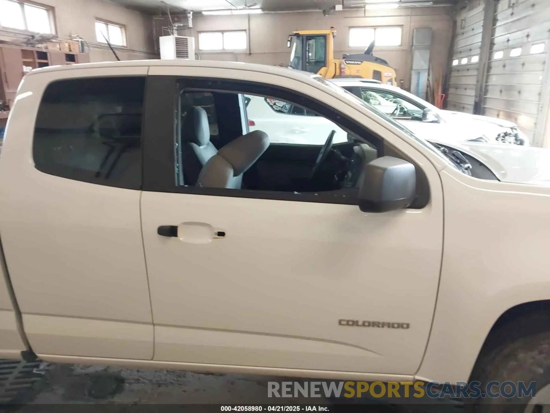 6 Photograph of a damaged car 1GCHSBEA9L1190020 CHEVROLET COLORADO 2020