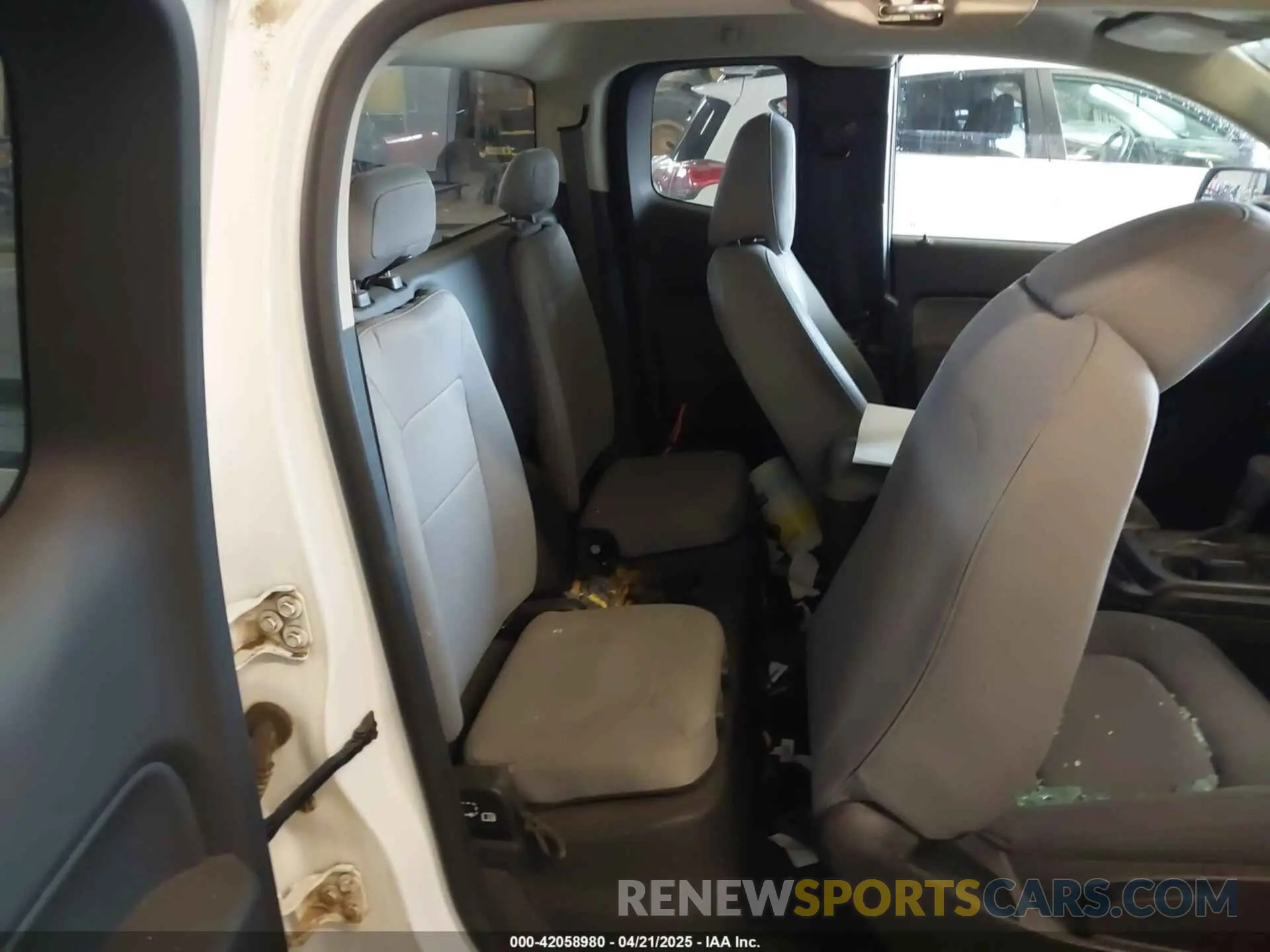 8 Photograph of a damaged car 1GCHSBEA9L1190020 CHEVROLET COLORADO 2020