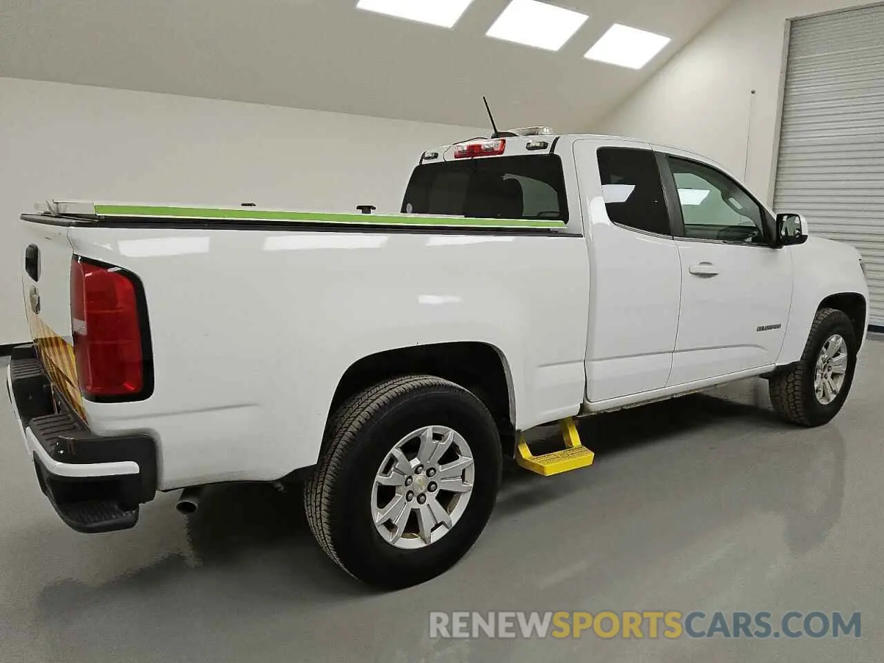 3 Photograph of a damaged car 1GCHSCEA4L1188049 CHEVROLET COLORADO 2020