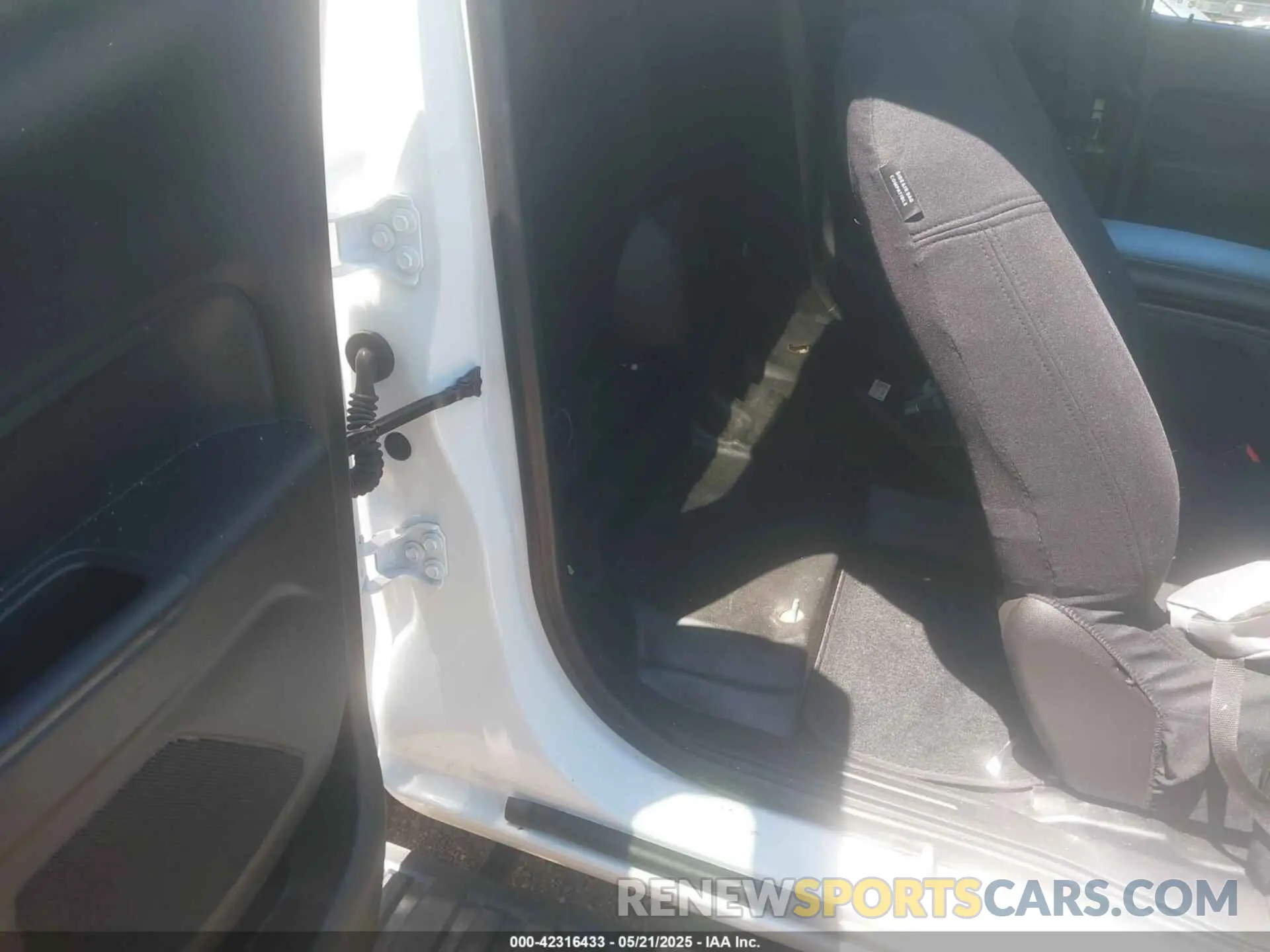 8 Фотография поврежденного автомобиля 1GCHSCEA6L1164528 CHEVROLET COLORADO 2020