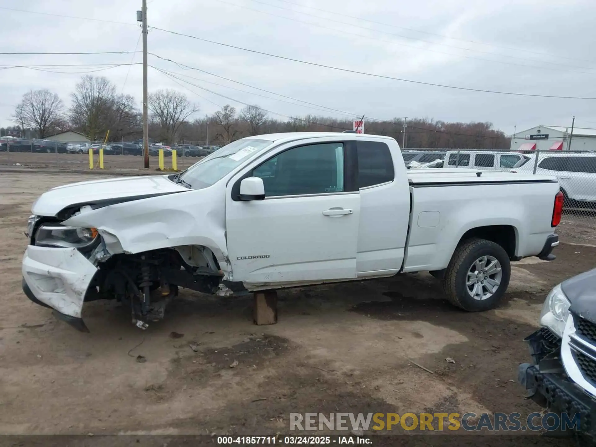 13 Photograph of a damaged car 1GCHSCEAXL1160305 CHEVROLET COLORADO 2020