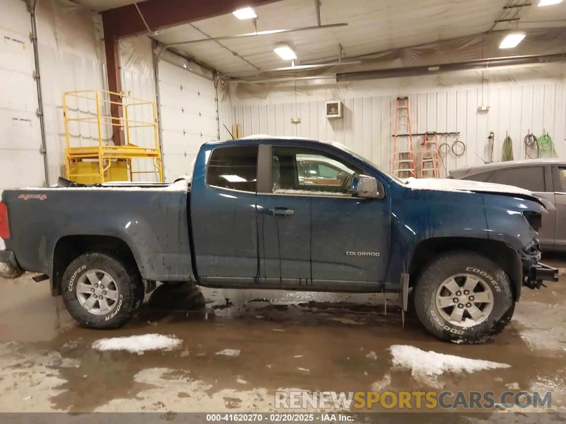 13 Photograph of a damaged car 1GCHTBEA5L1114663 CHEVROLET COLORADO 2020