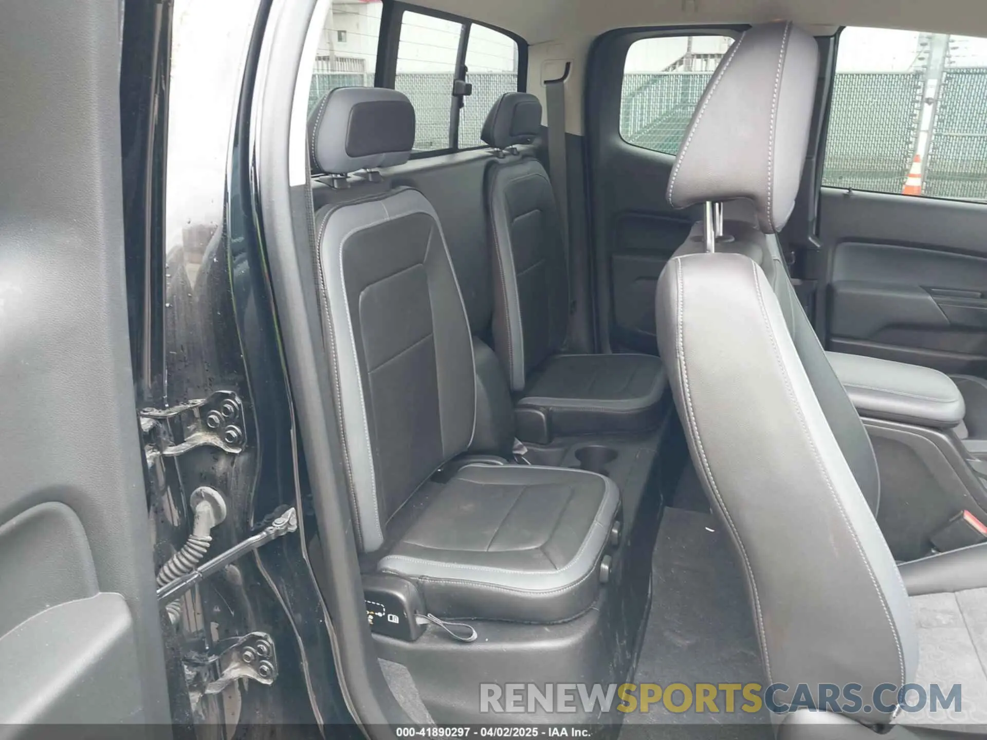 8 Фотография поврежденного автомобиля 1GCHTDEN8L1244242 CHEVROLET COLORADO 2020