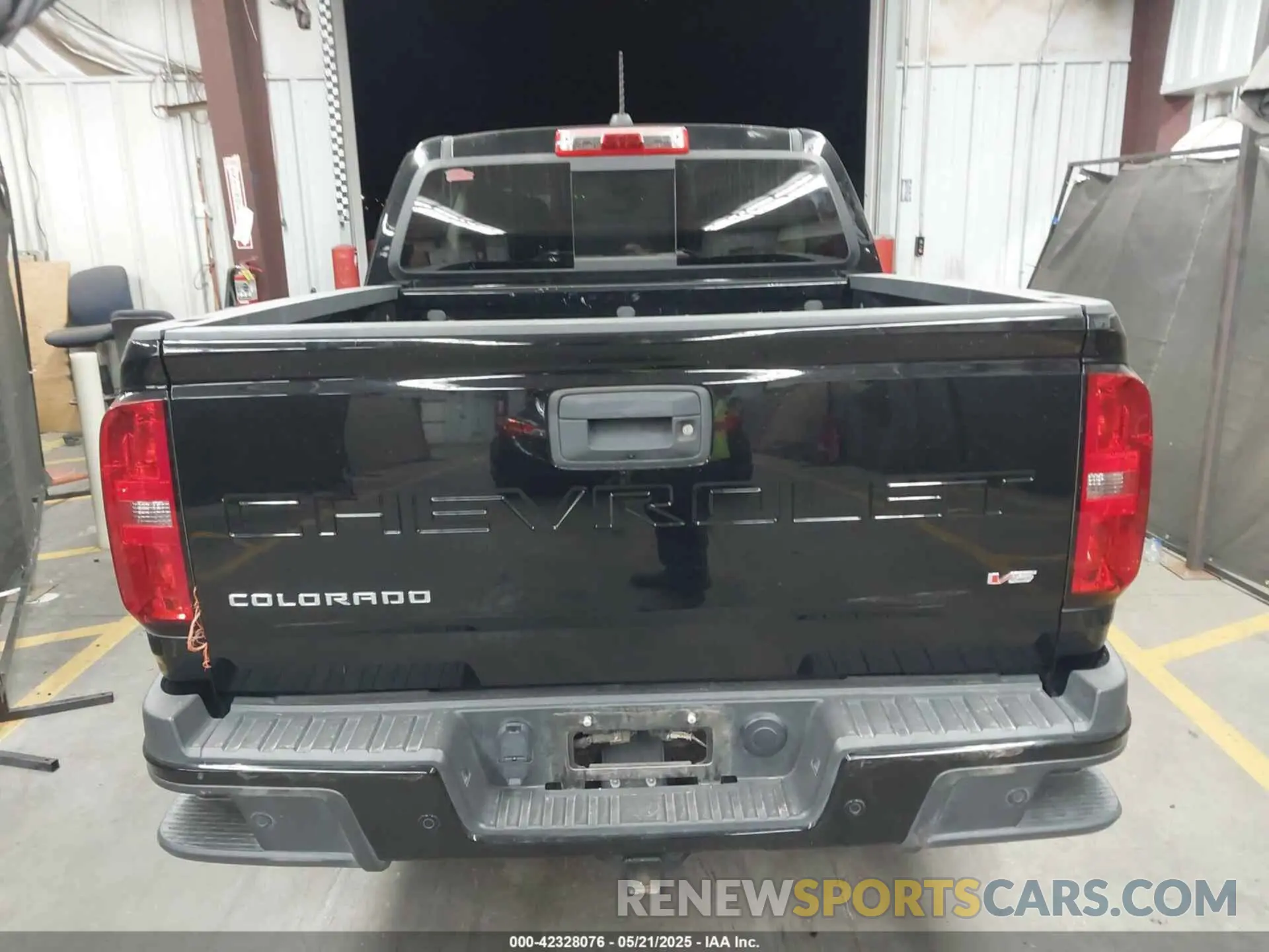 16 Photograph of a damaged car 1GCGSCEN2M1195243 CHEVROLET COLORADO 2021