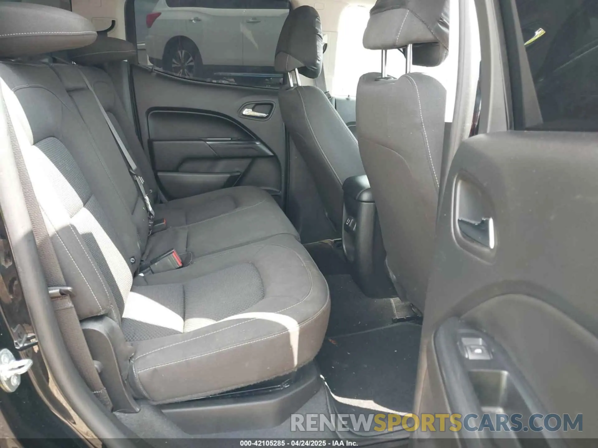 8 Photograph of a damaged car 1GCGSCEN5M1103946 CHEVROLET COLORADO 2021