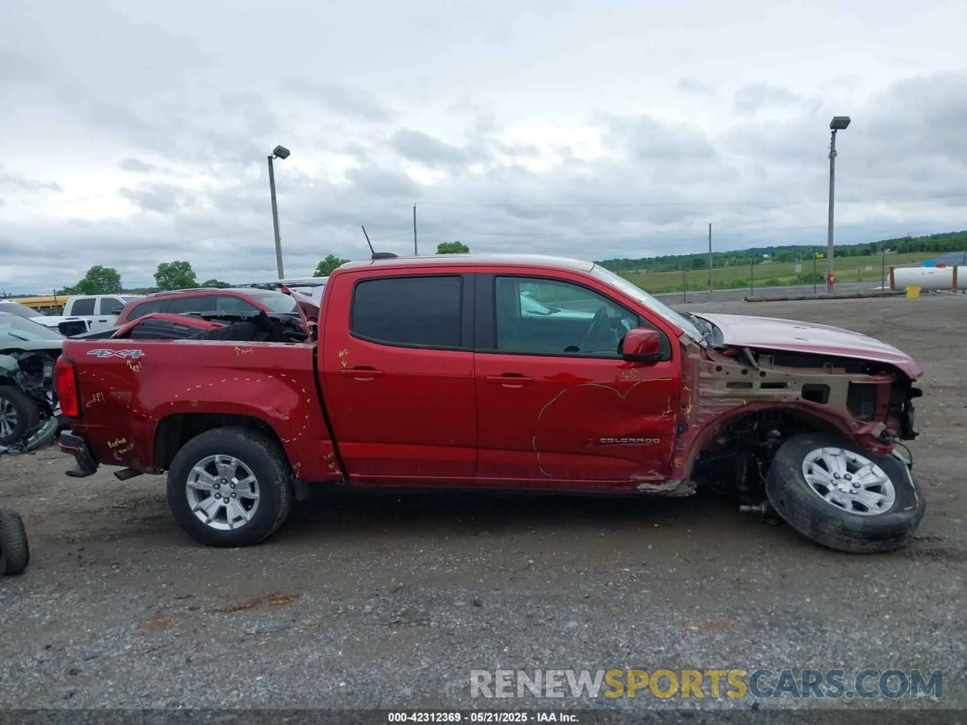 13 Photograph of a damaged car 1GCGTCEN8M1169498 CHEVROLET COLORADO 2021